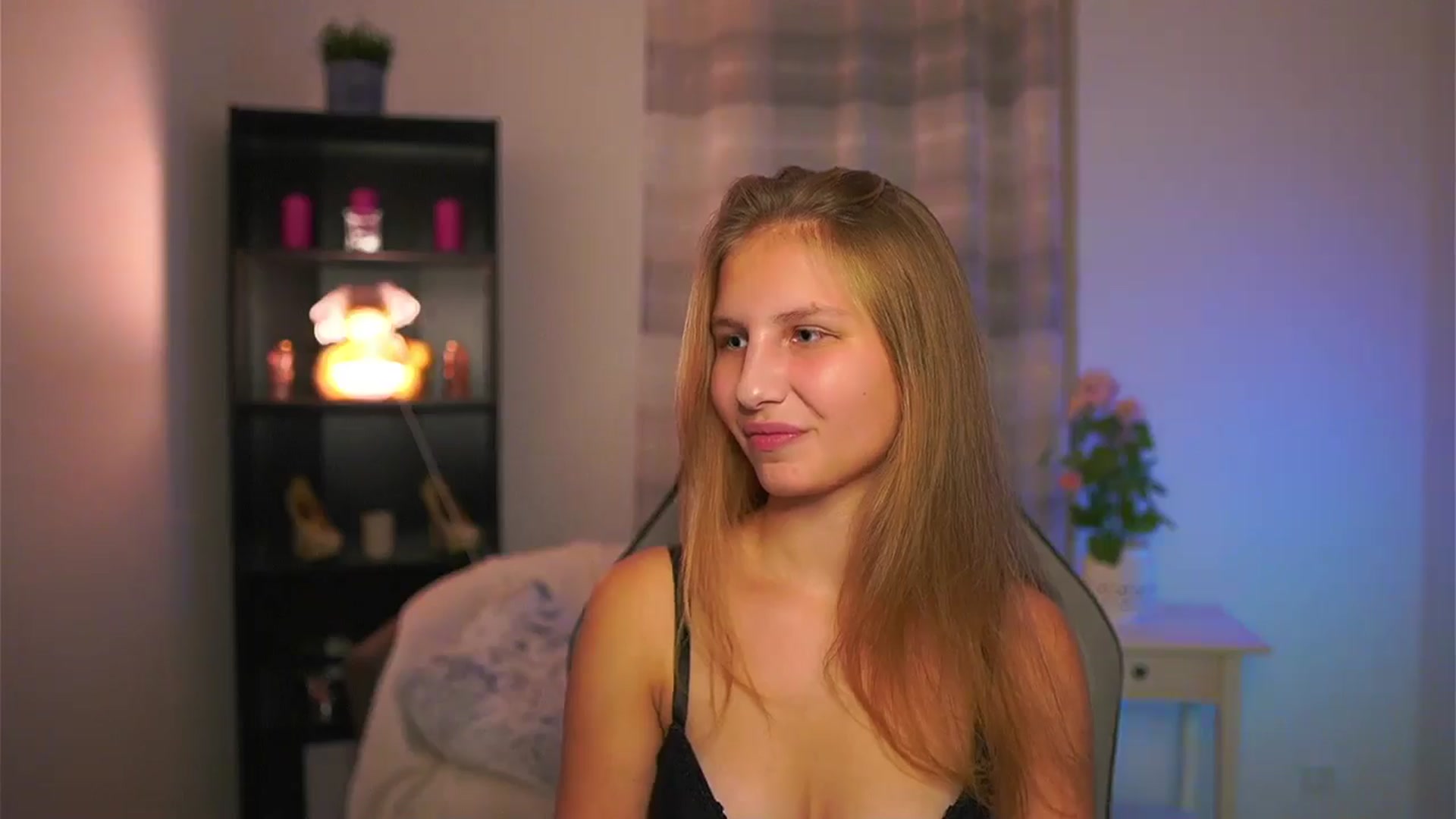 Gallery image thumbnail from Emmie_murray's myfreecams stream on, 11/27/2025, 18:56 image 9 of 20