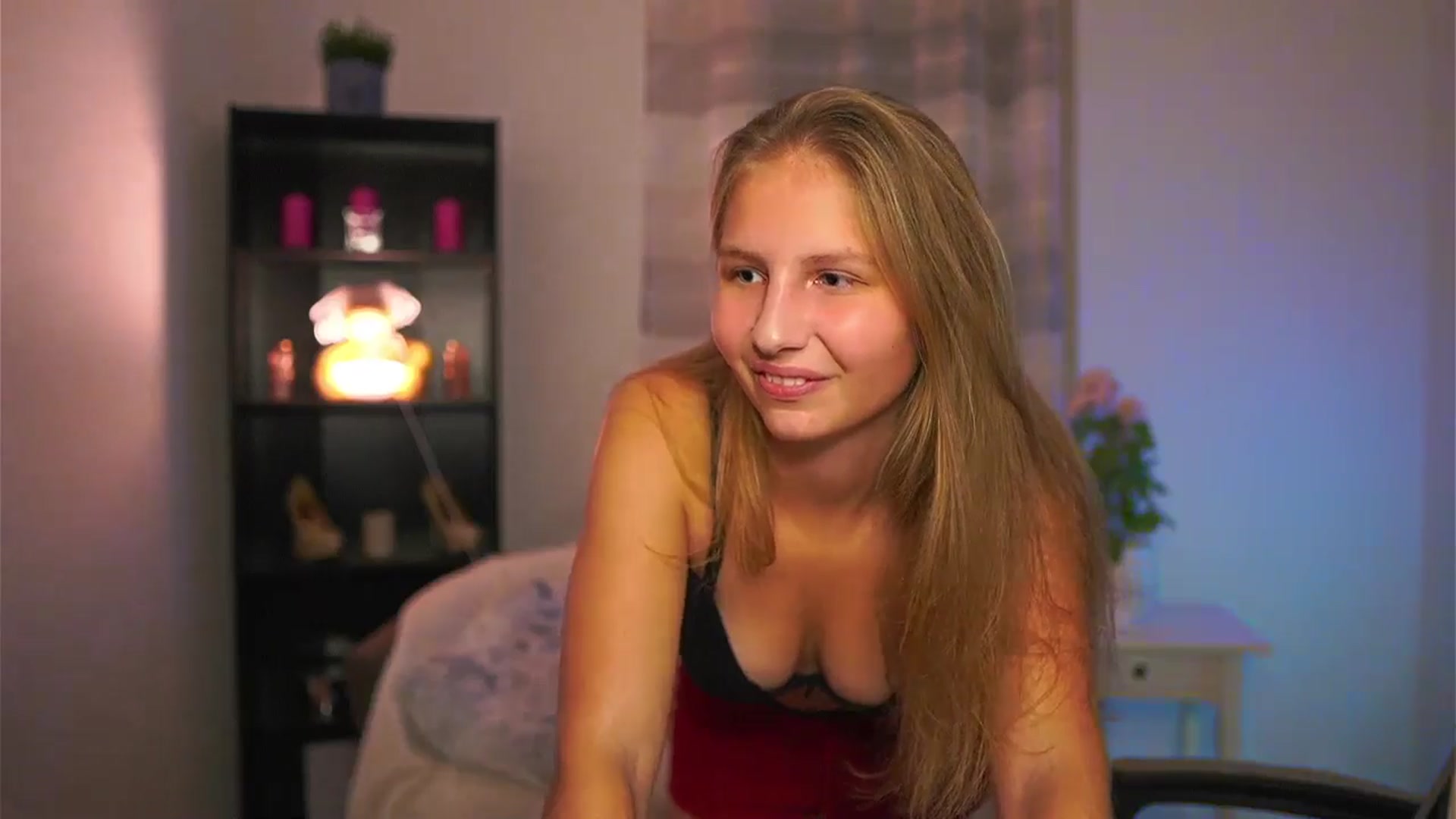 Gallery image thumbnail from Emmie_murray's myfreecams stream on, 11/27/2025, 18:56 image 17 of 20
