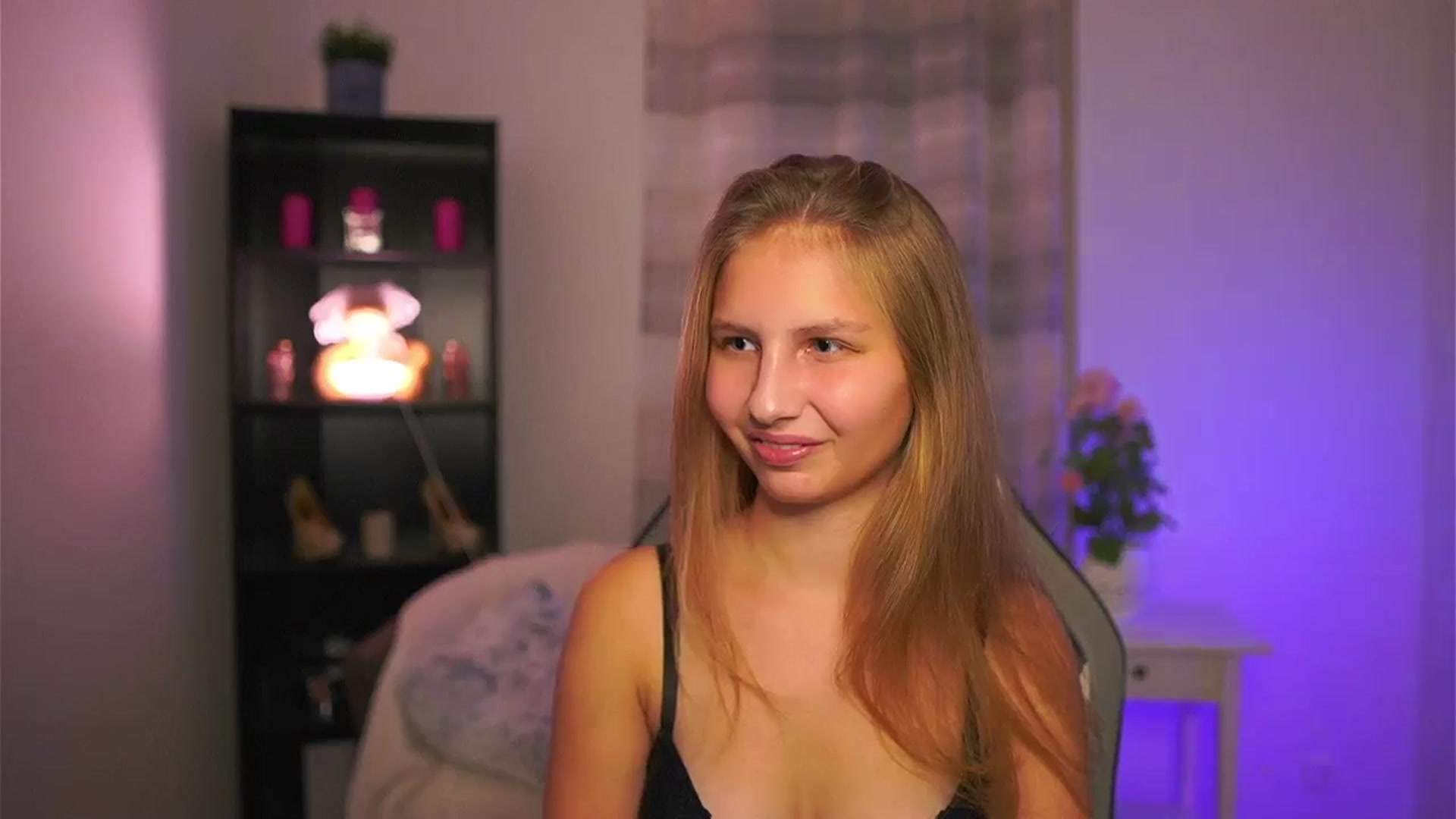 Gallery image thumbnail from Emmie_murray's myfreecams stream on, 11/27/2025, 18:56 image 8 of 20