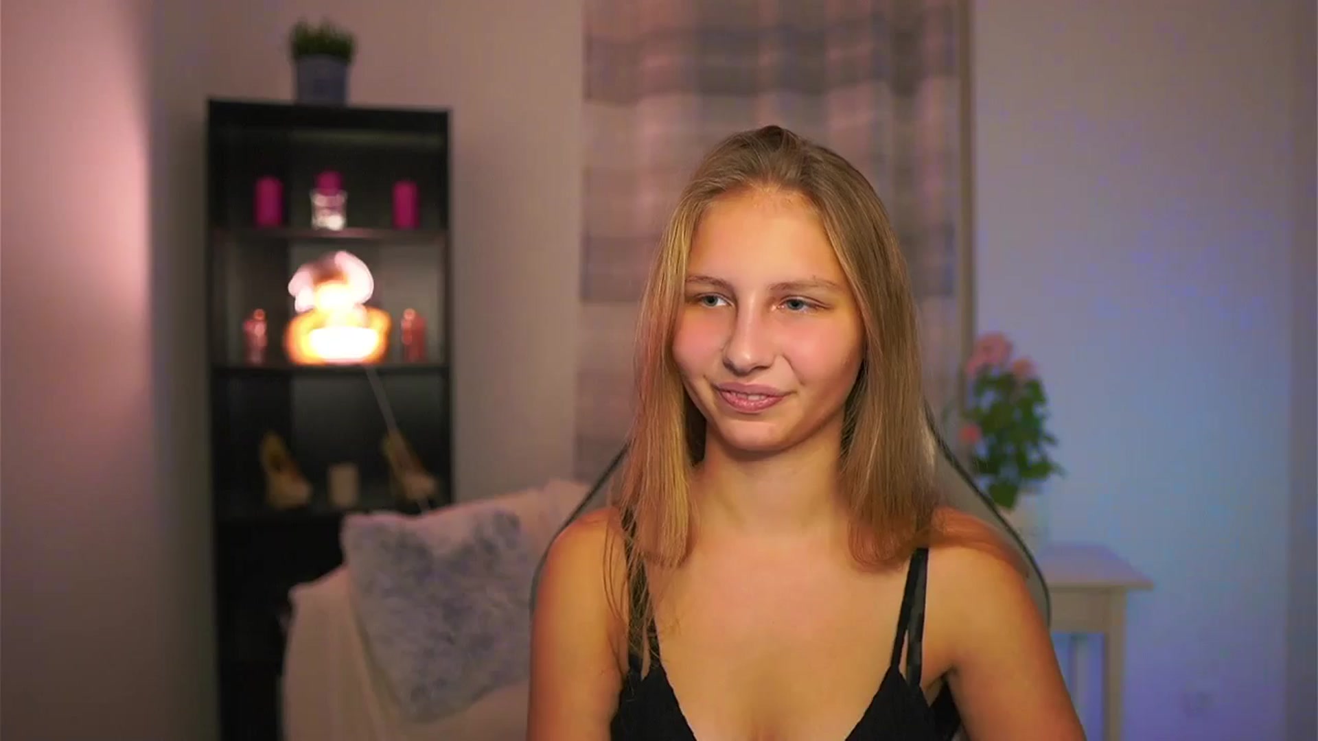 Gallery image thumbnail from Emmie_murray's myfreecams stream on, 11/29/2025, 15:15 image 13 of 20