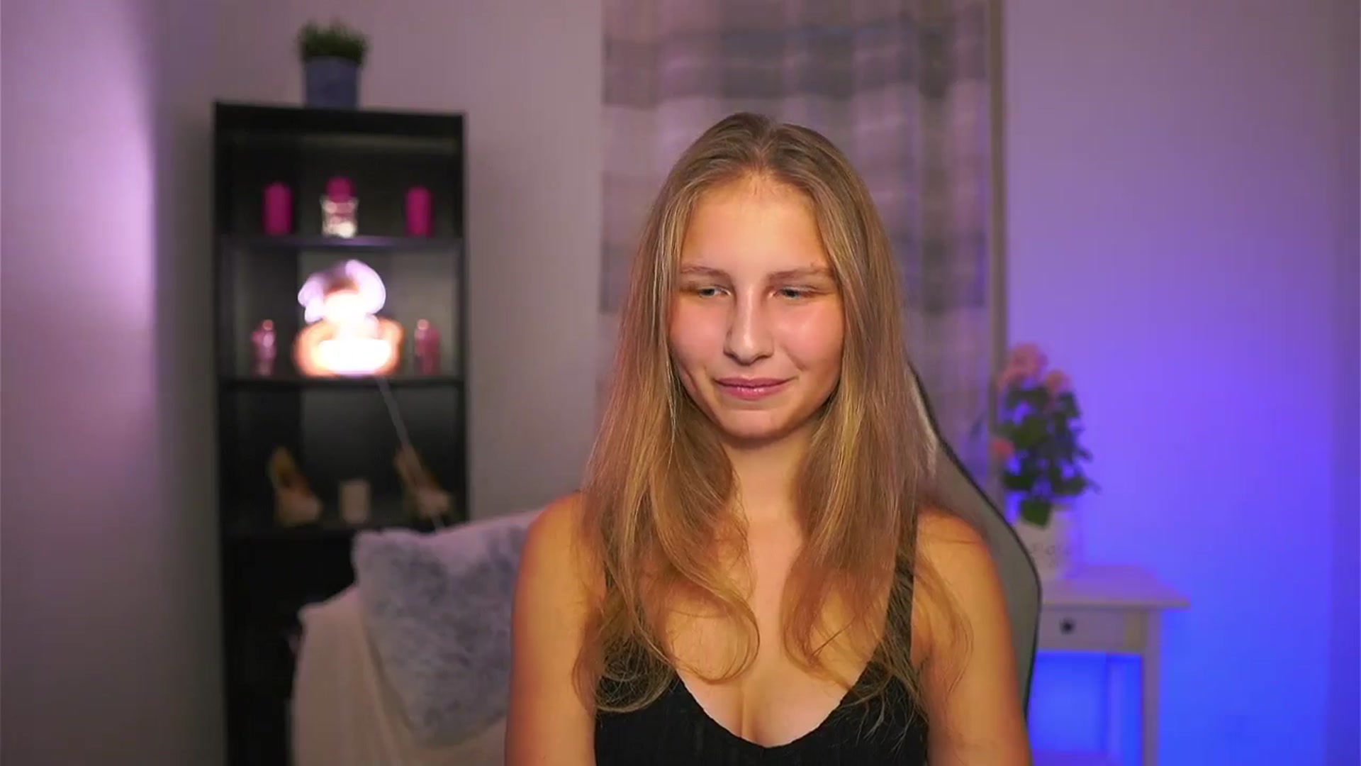 Gallery image thumbnail from Emmie_murray's myfreecams stream on, 11/29/2025, 15:15 image 10 of 20