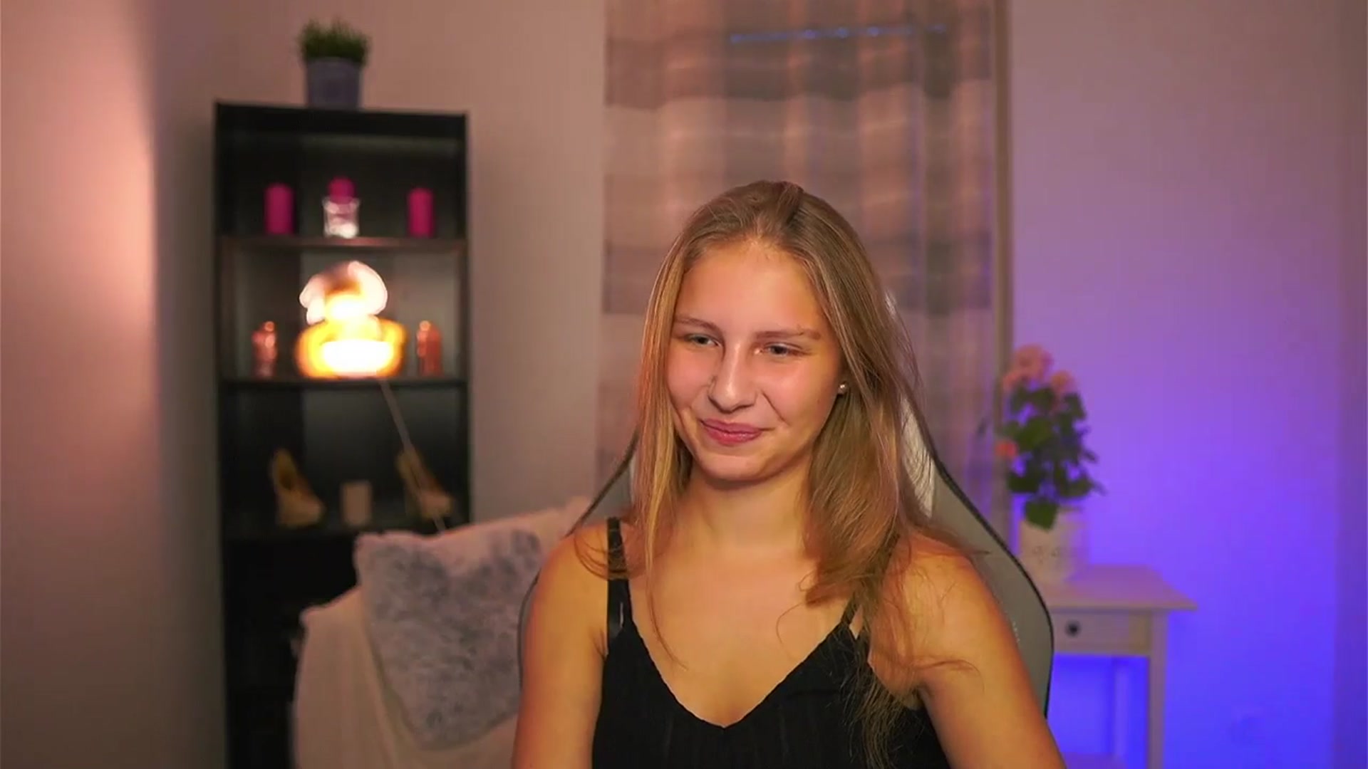 Gallery image thumbnail from Emmie_murray's myfreecams stream on, 11/29/2025, 15:15 image 2 of 20