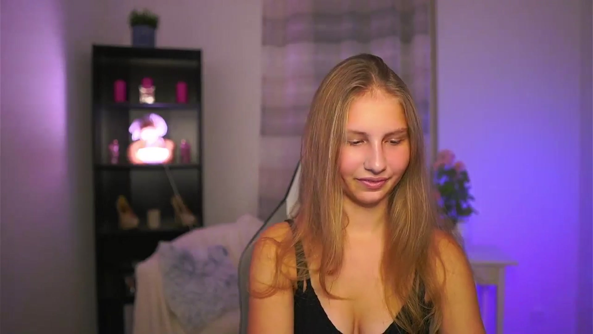 Gallery image thumbnail from Emmie_murray's myfreecams stream on, 11/29/2025, 15:56 image 3 of 20