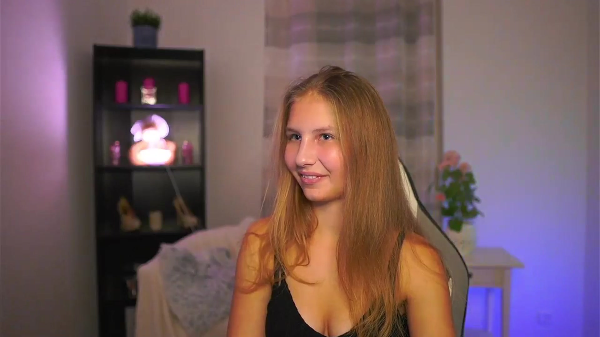 Gallery image thumbnail from Emmie_murray's myfreecams stream on, 11/29/2025, 15:56 image 4 of 20