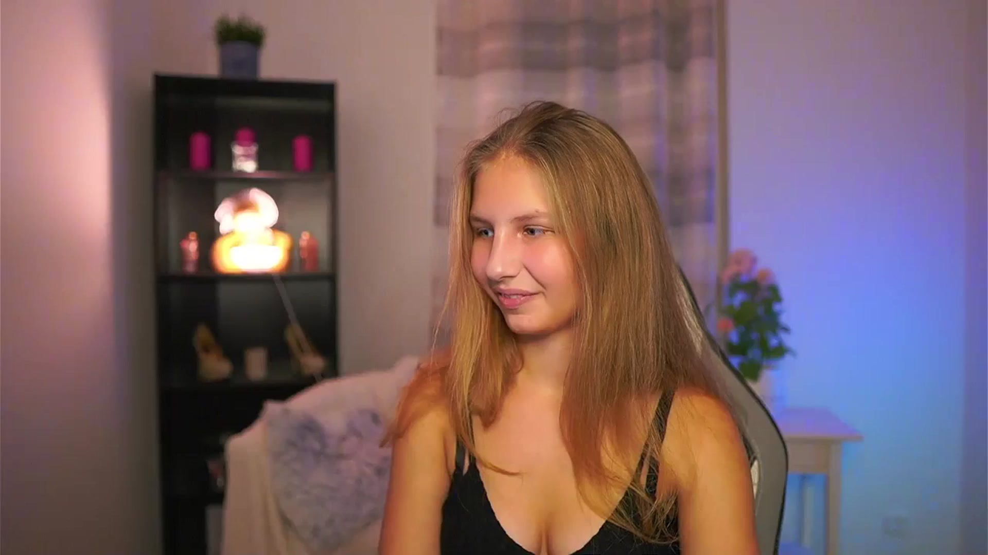 Gallery image thumbnail from Emmie_murray's myfreecams stream on, 11/29/2025, 15:56 image 1 of 20