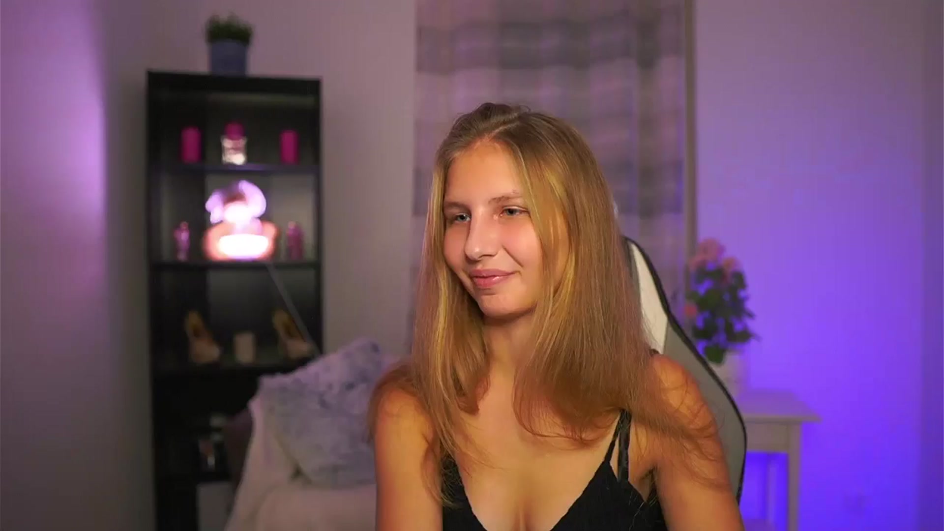 Gallery image thumbnail from Emmie_murray's myfreecams stream on, 11/30/2025, 03:02 image 1 of 20