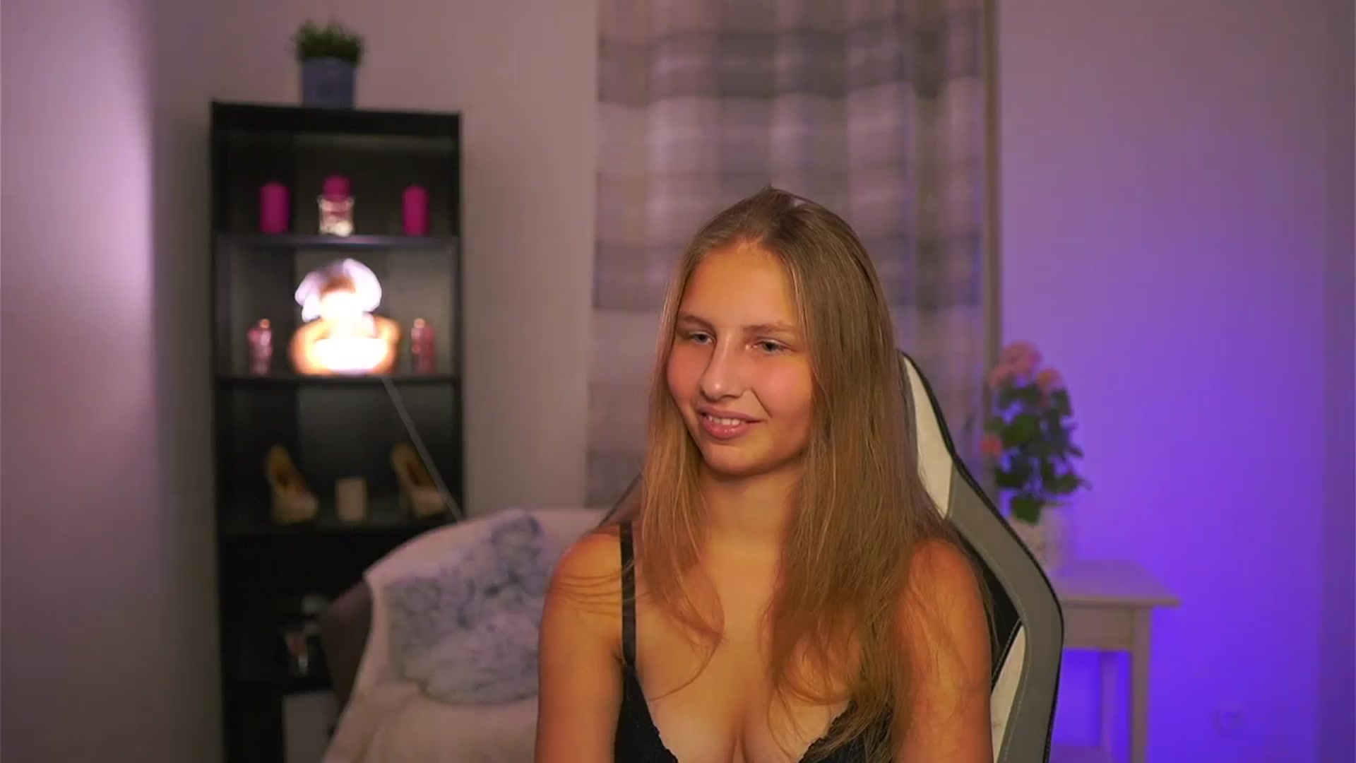 Gallery image thumbnail from Emmie_murray's myfreecams stream on, 11/30/2025, 03:02 image 17 of 20