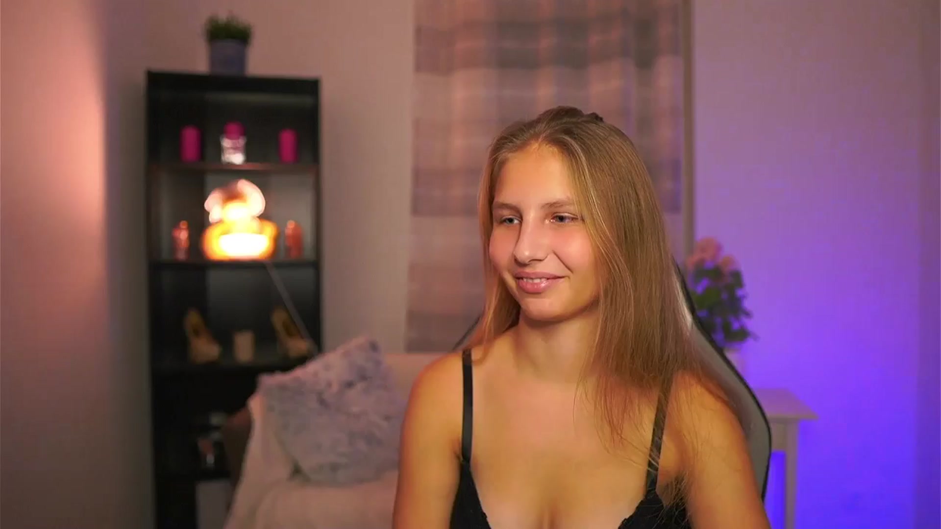 Gallery image thumbnail from Emmie_murray's myfreecams stream on, 11/30/2025, 03:02 image 10 of 20