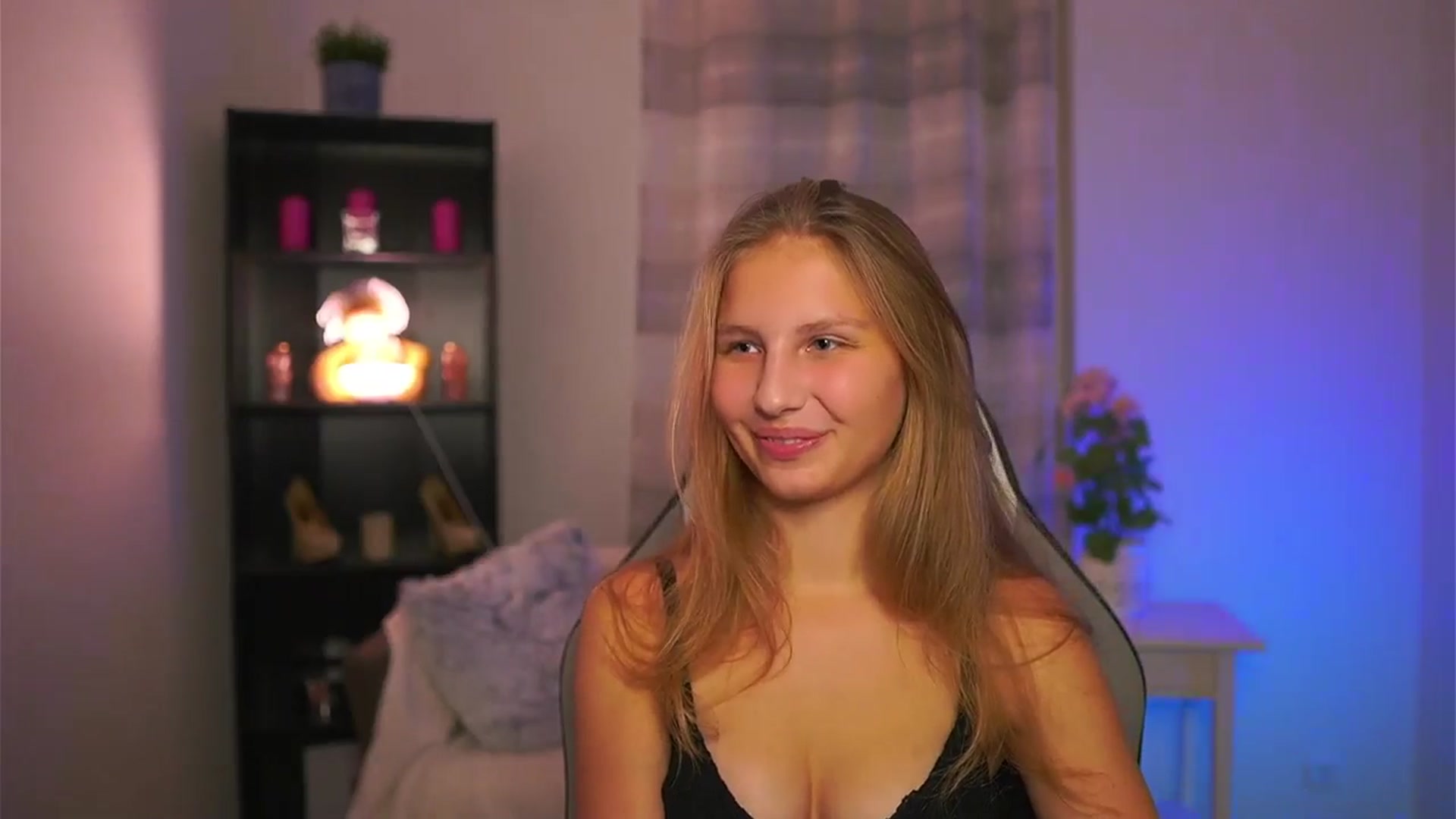 Gallery image thumbnail from Emmie_murray's myfreecams stream on, 11/30/2025, 03:02 image 7 of 20