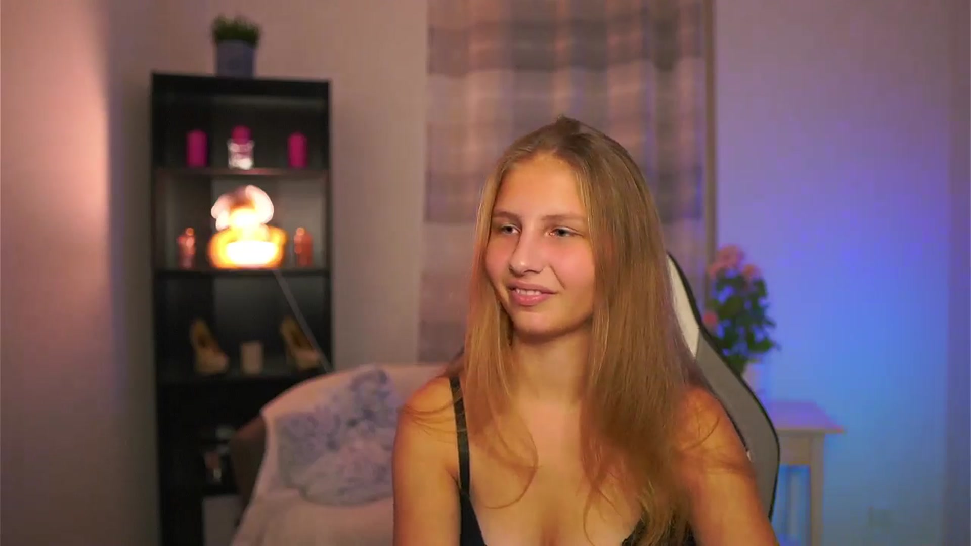 Gallery image thumbnail from Emmie_murray's myfreecams stream on, 11/30/2025, 03:02 image 16 of 20