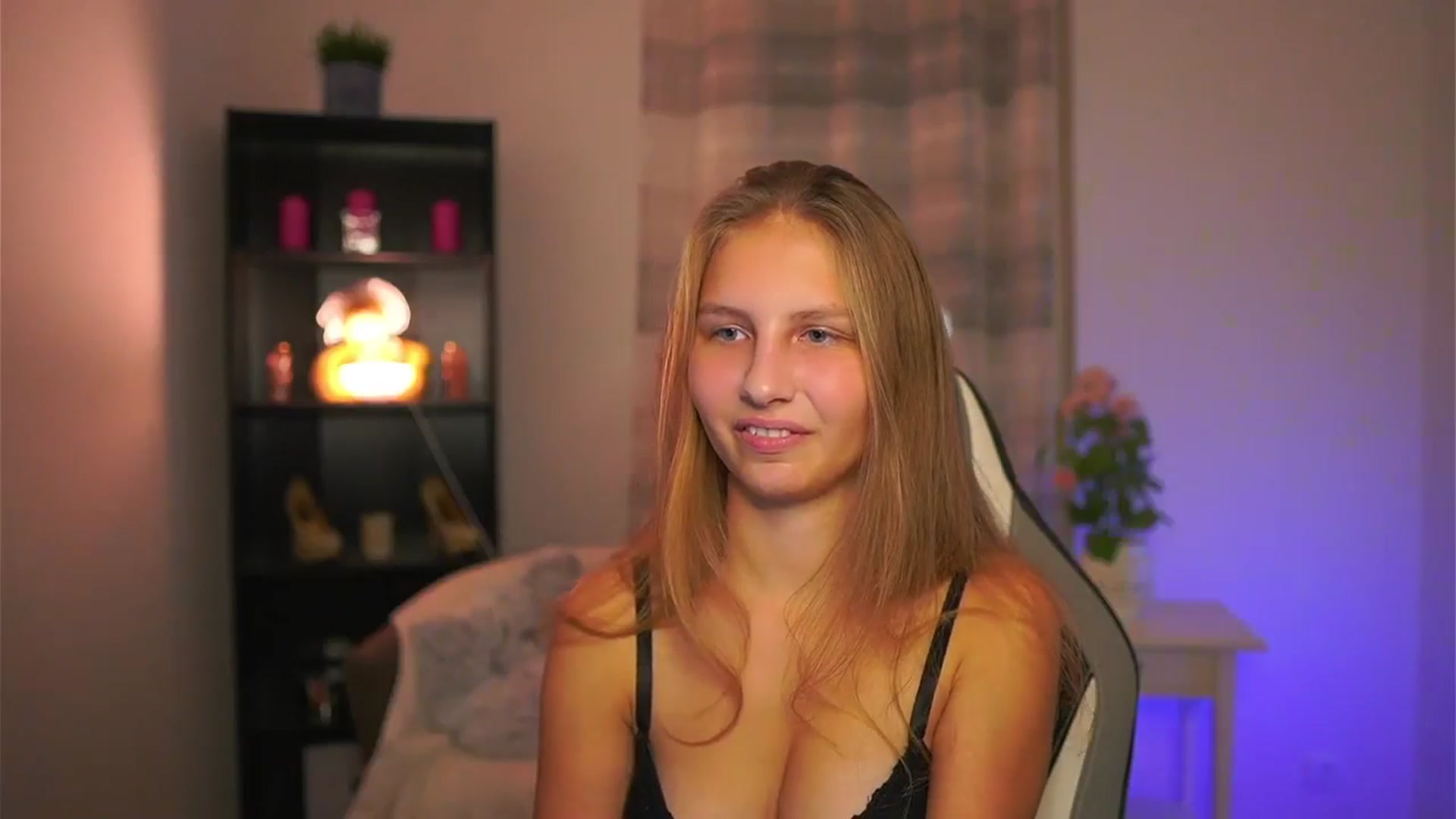 Gallery image thumbnail from Emmie_murray's myfreecams stream on, 11/30/2025, 03:02 image 13 of 20