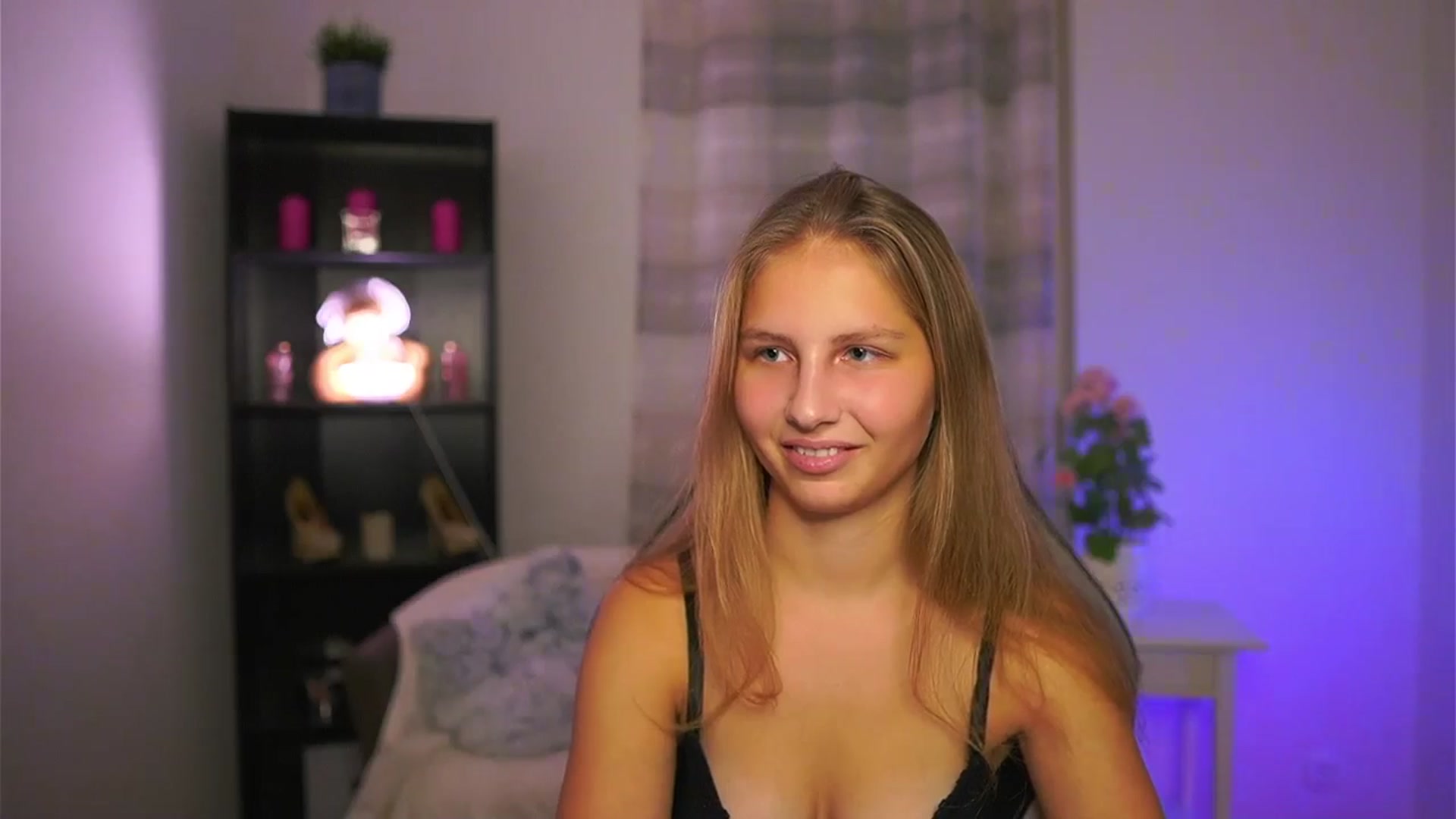 Gallery image thumbnail from Emmie_murray's myfreecams stream on, 11/30/2025, 03:02 image 15 of 20