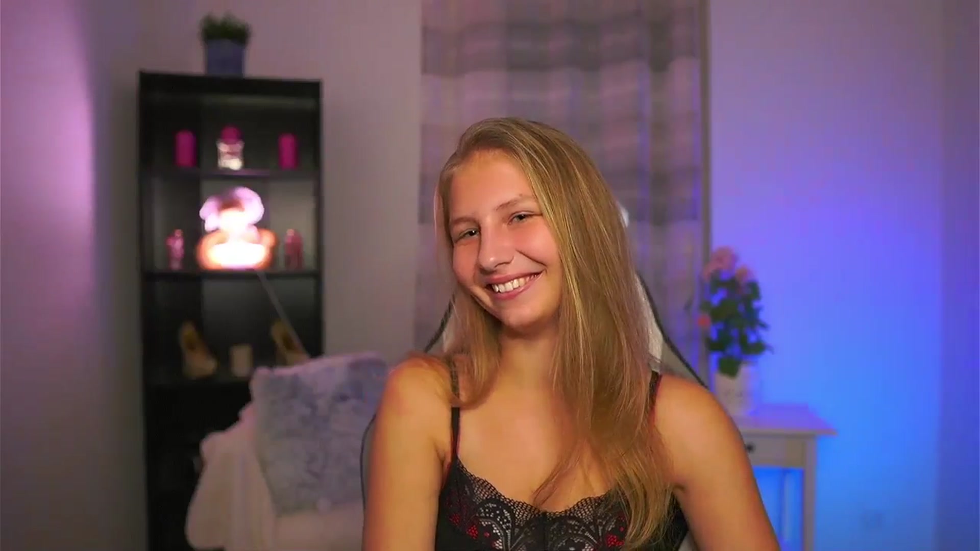 Gallery image thumbnail from Emmie_murray's myfreecams stream on, 11/30/2025, 15:22 image 3 of 20