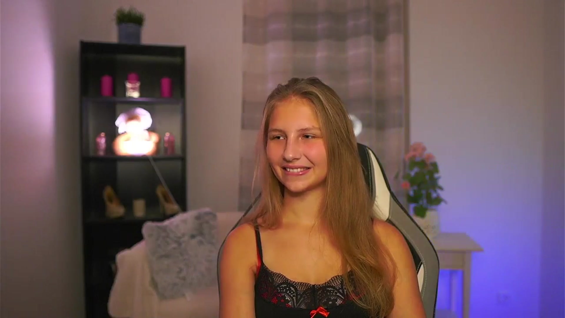 Gallery image thumbnail from Emmie_murray's myfreecams stream on, 11/30/2025, 15:22 image 14 of 20