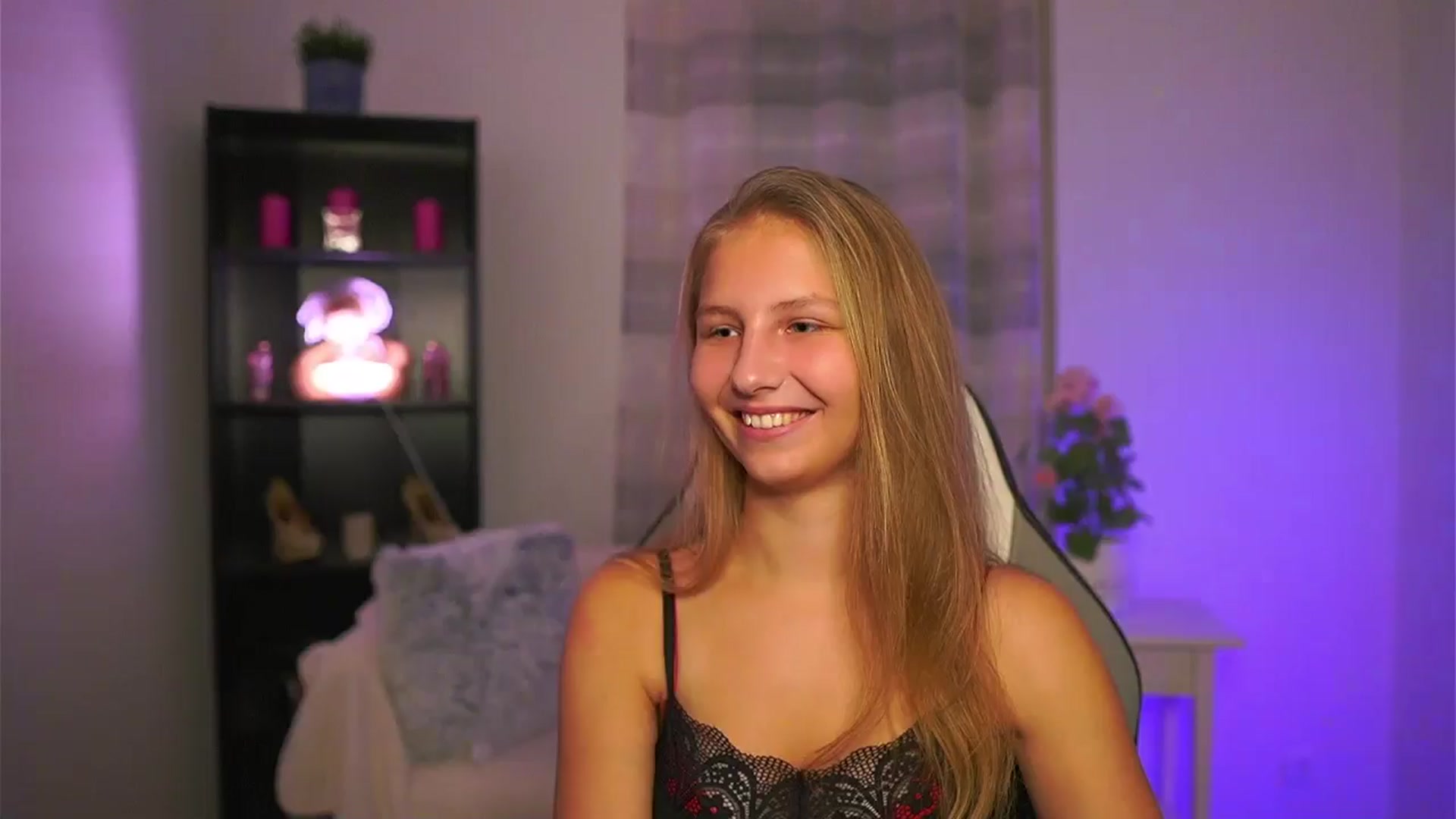 Gallery image thumbnail from Emmie_murray's myfreecams stream on, 11/30/2025, 15:22 image 1 of 20