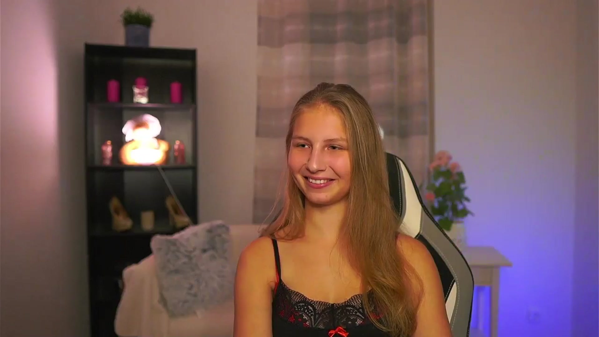 Gallery image thumbnail from Emmie_murray's myfreecams stream on, 11/30/2025, 15:22 image 17 of 20