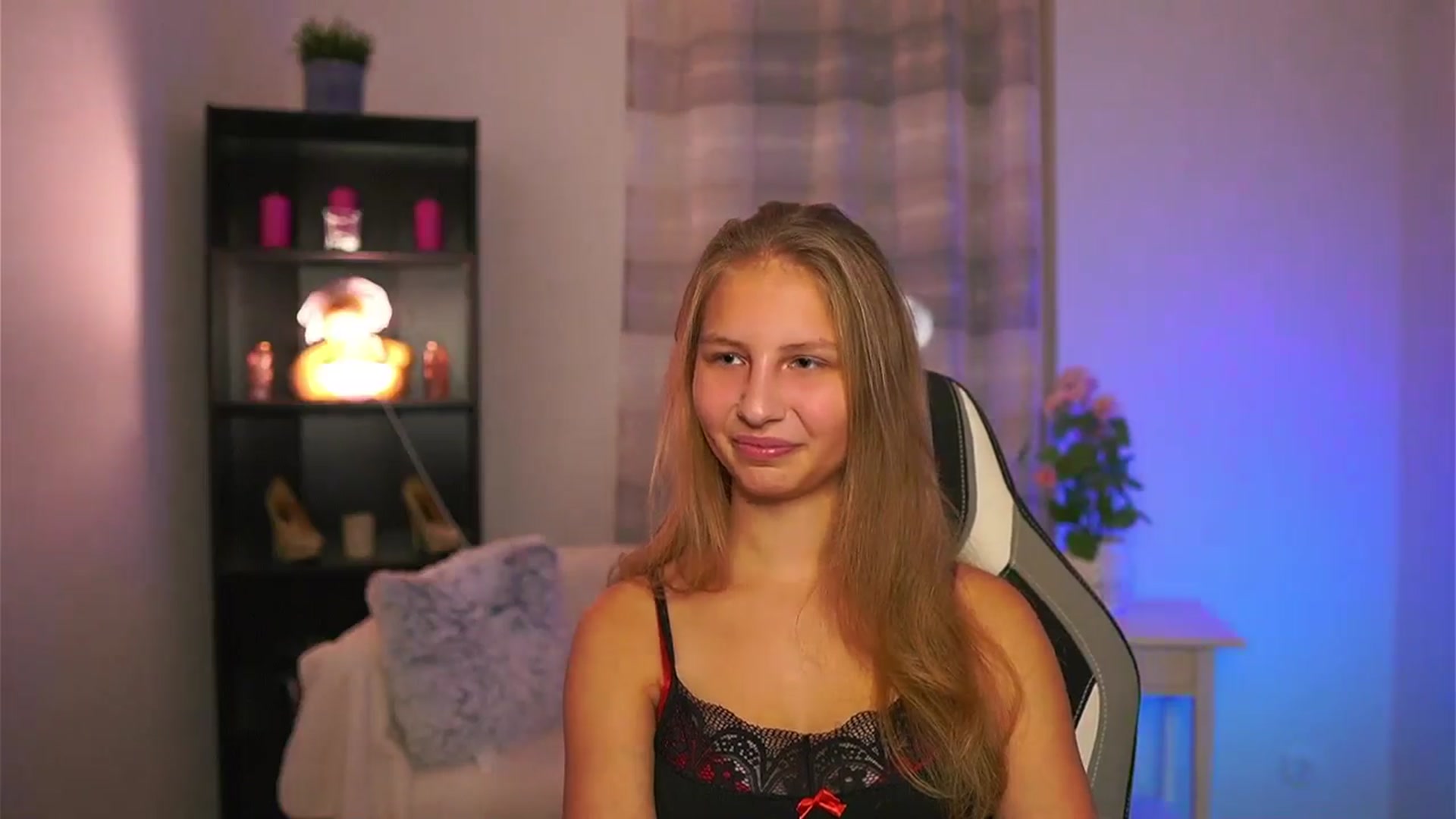 Gallery image thumbnail from Emmie_murray's myfreecams stream on, 11/30/2025, 15:22 image 15 of 20
