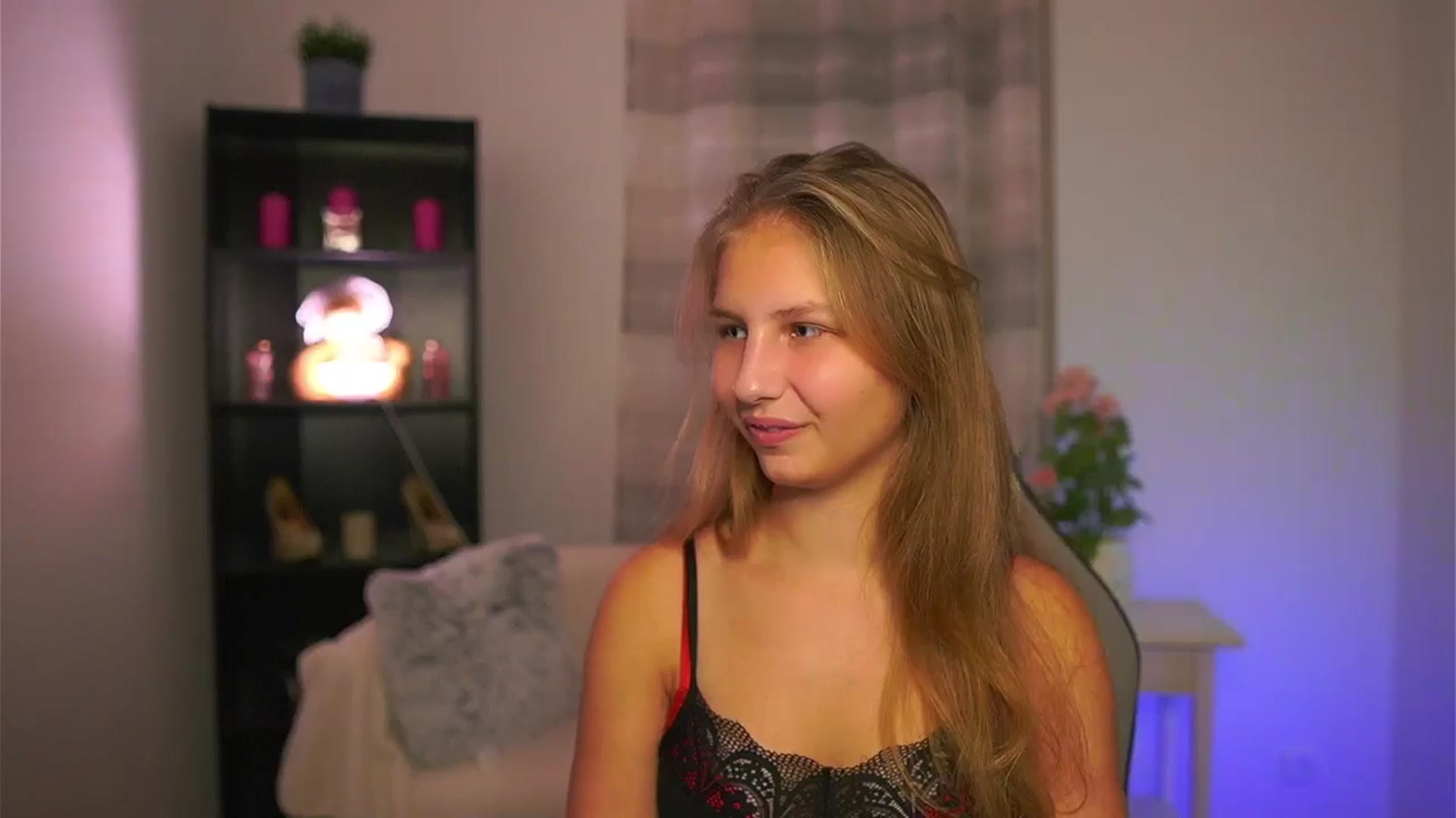 Gallery image thumbnail from Emmie_murray's myfreecams stream on, 11/30/2025, 15:22 image 11 of 20