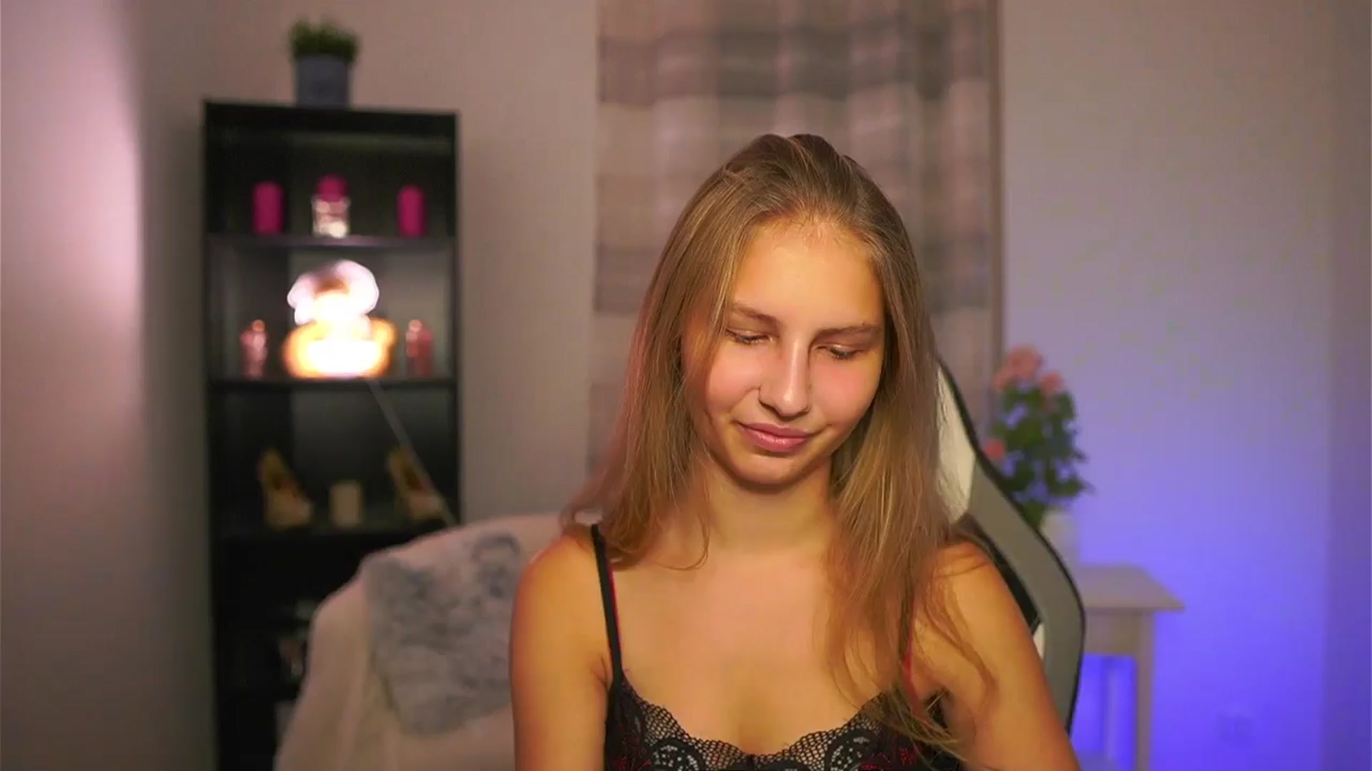 Gallery image thumbnail from Emmie_murray's myfreecams stream on, 11/30/2025, 18:34 image 1 of 20