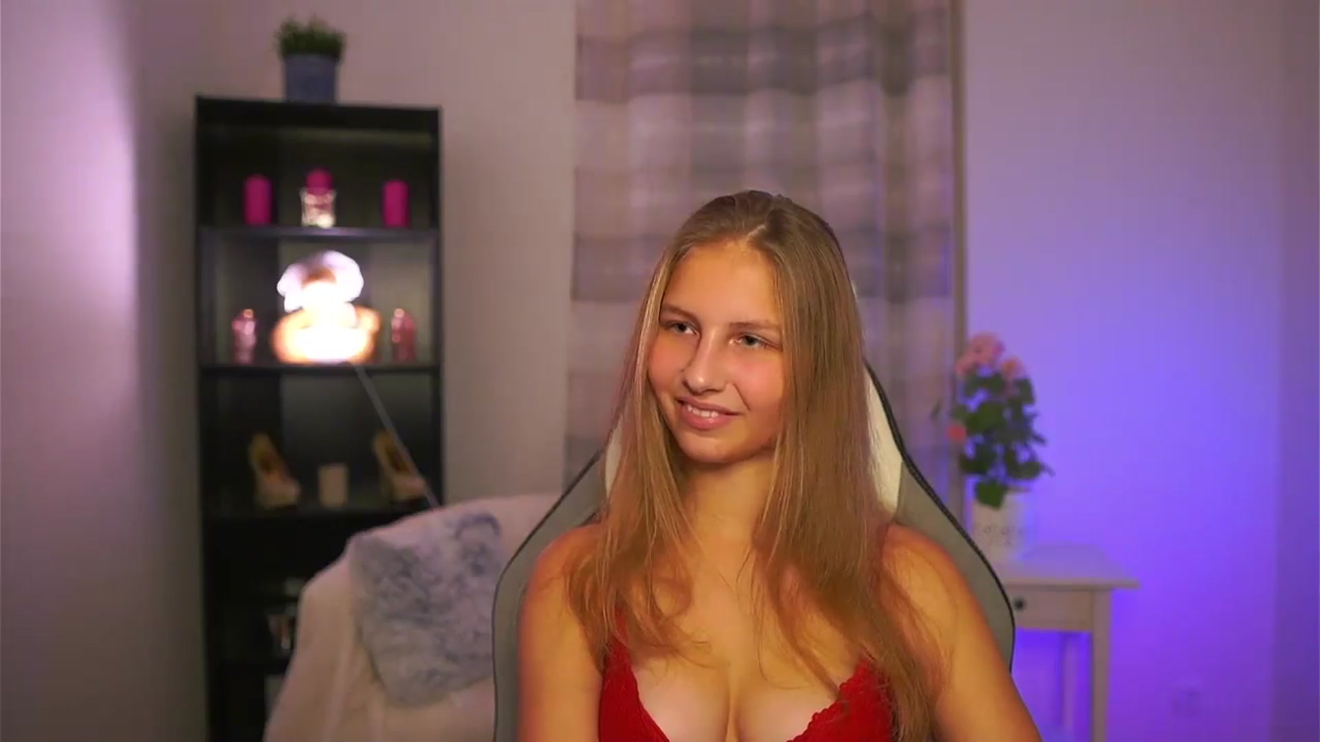 Gallery image thumbnail from Emmie_murray's myfreecams stream on, 11/30/2025, 18:34 image 15 of 20