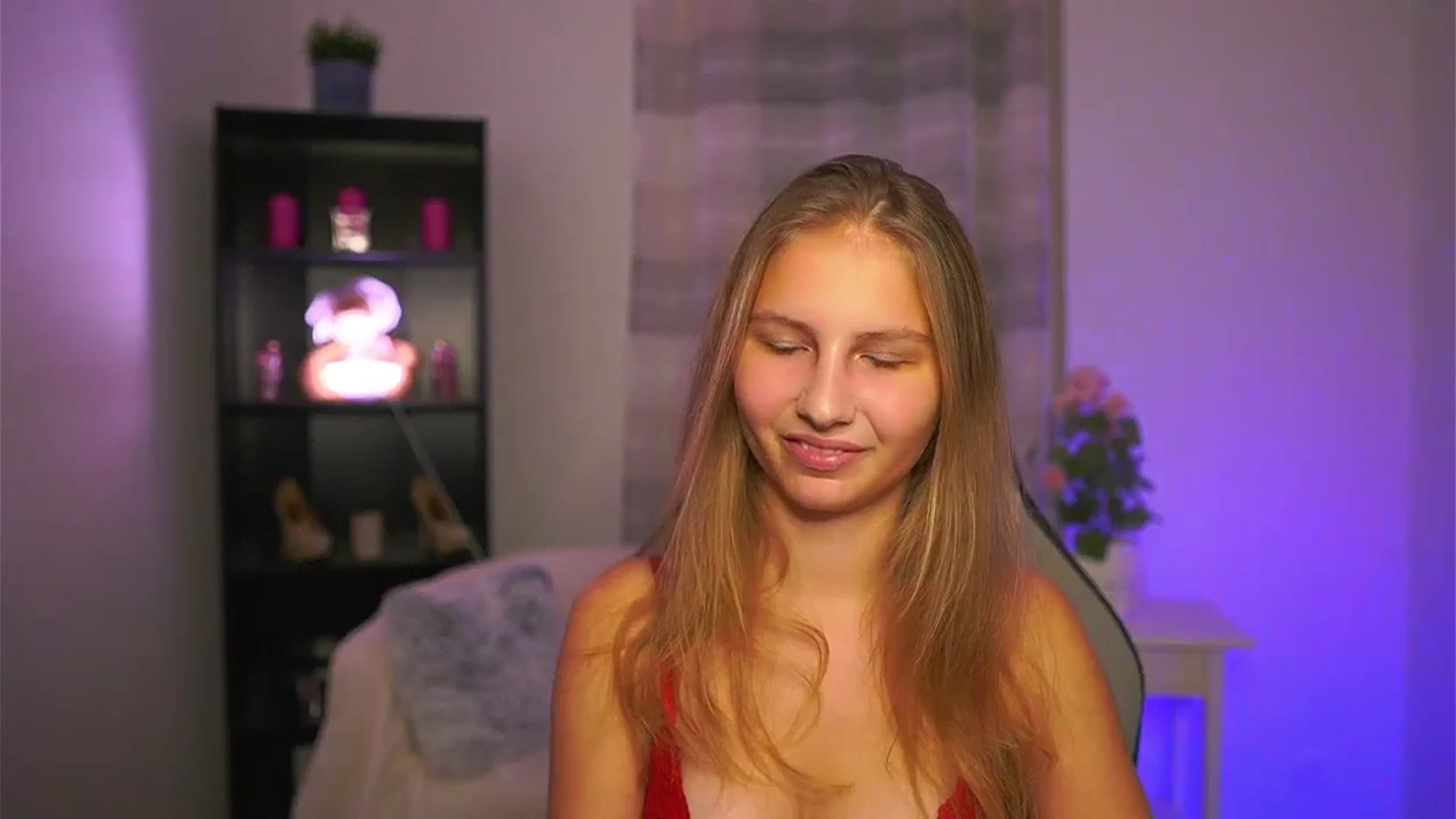 Gallery image thumbnail from Emmie_murray's myfreecams stream on, 11/30/2025, 18:34 image 14 of 20
