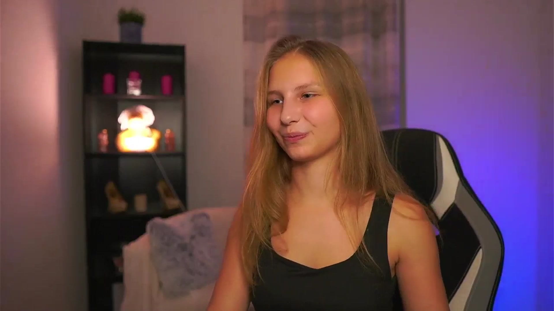 Gallery image thumbnail from Emmie_murray's myfreecams stream on, 12/04/2025, 15:23 image 14 of 20