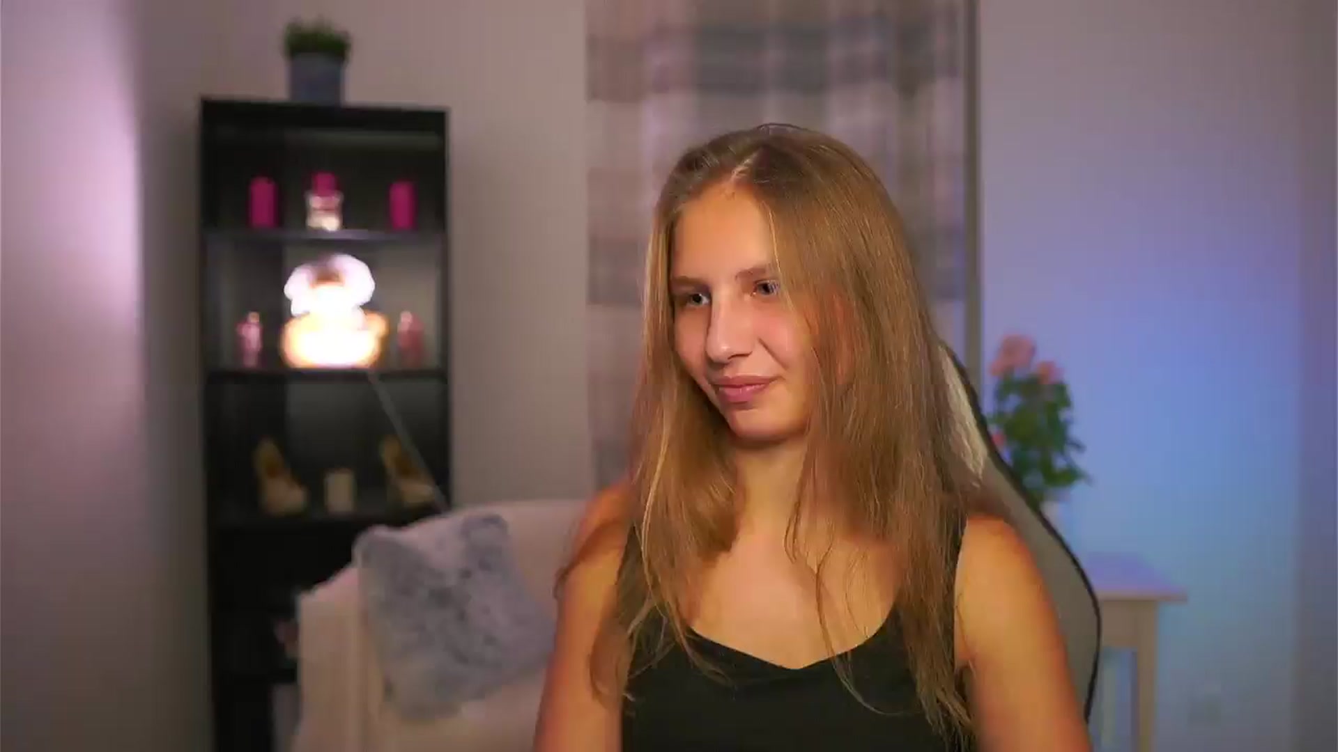 Gallery image thumbnail from Emmie_murray's myfreecams stream on, 12/04/2025, 15:23 image 4 of 20