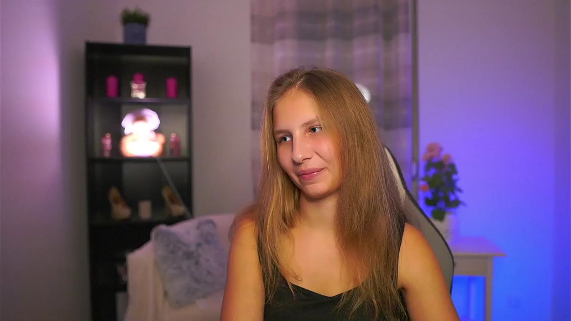 Gallery image thumbnail from Emmie_murray's myfreecams stream on, 12/04/2025, 15:23 image 11 of 20