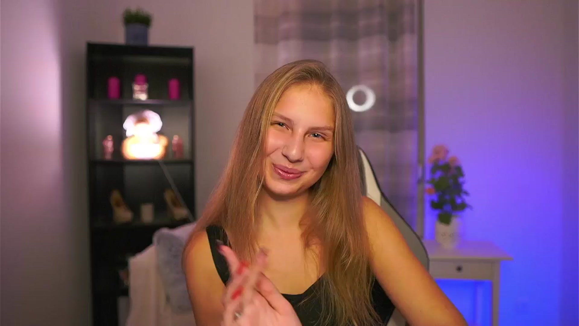 Gallery image thumbnail from Emmie_murray's myfreecams stream on, 12/04/2025, 15:23 image 12 of 20