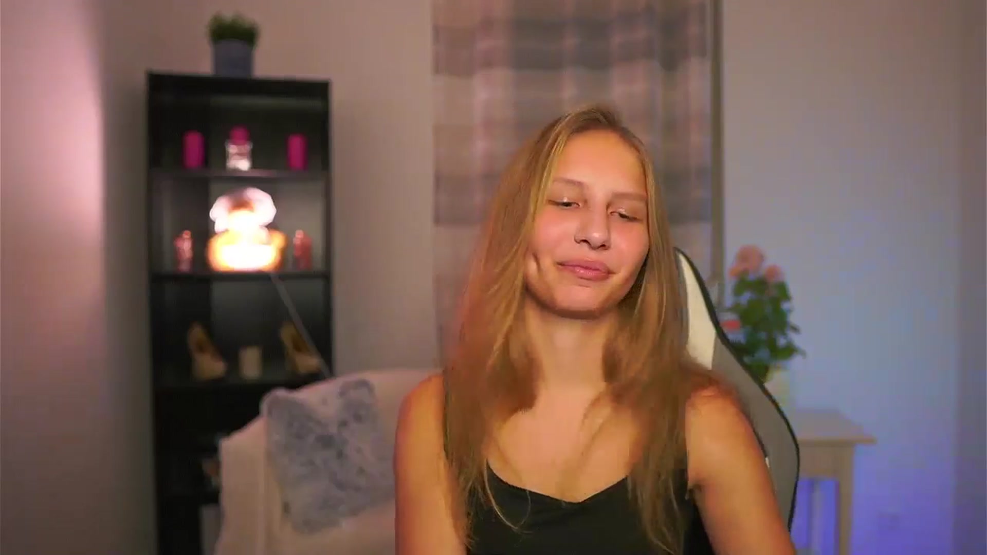 Gallery image thumbnail from Emmie_murray's myfreecams stream on, 12/04/2025, 15:23 image 6 of 20