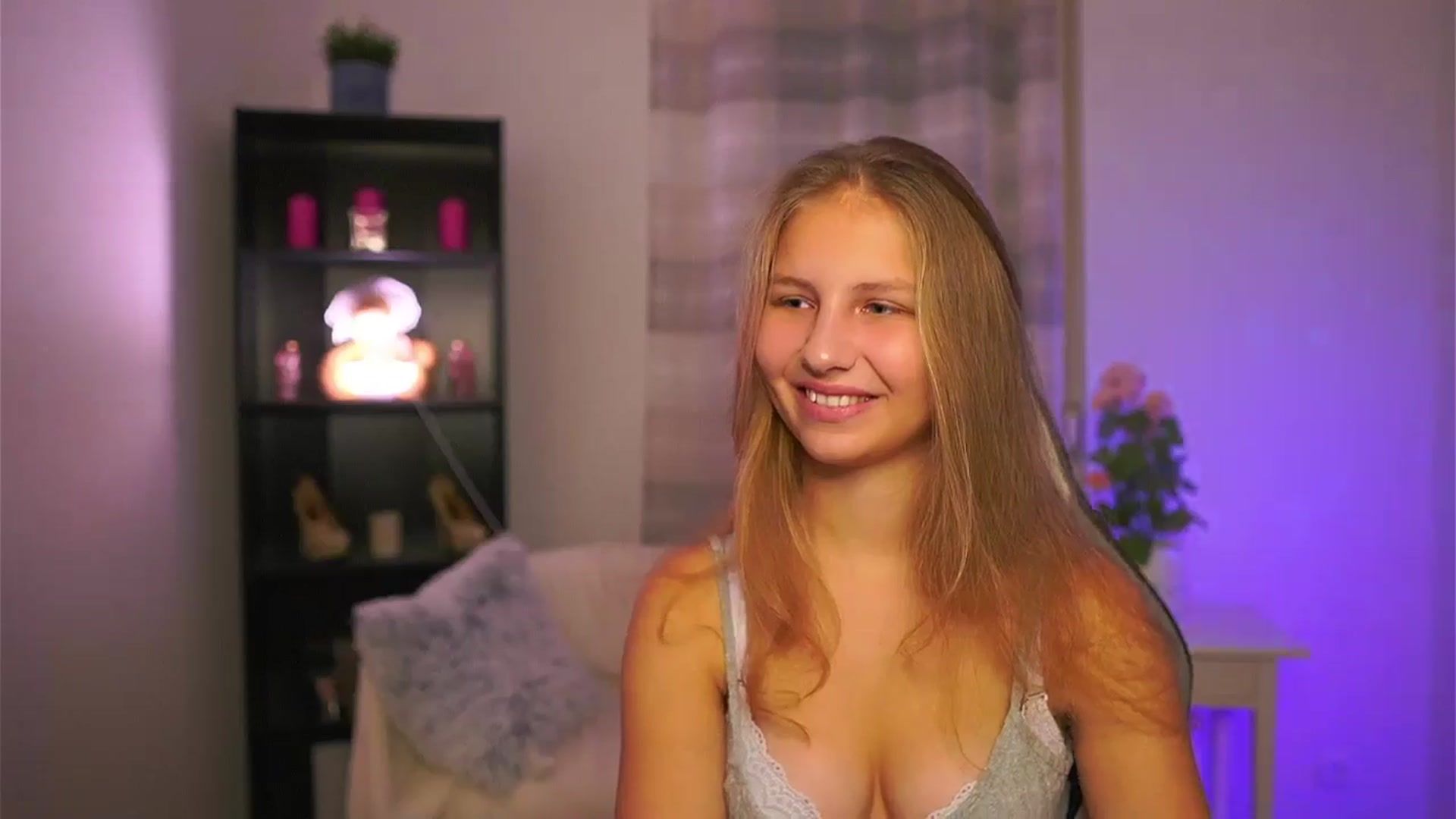 Gallery image thumbnail from Emmie_murray's myfreecams stream on, 12/06/2025, 15:47 image 11 of 20