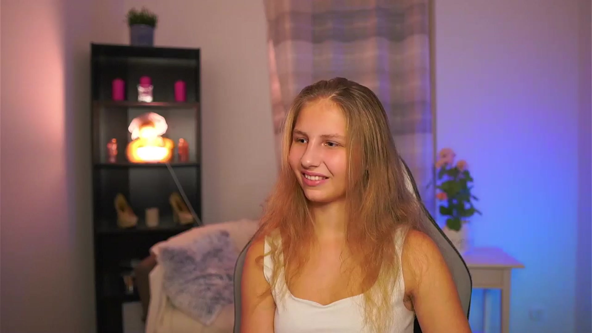 Gallery image thumbnail from Emmie_murray's myfreecams stream on, 12/10/2025, 15:29 image 9 of 20