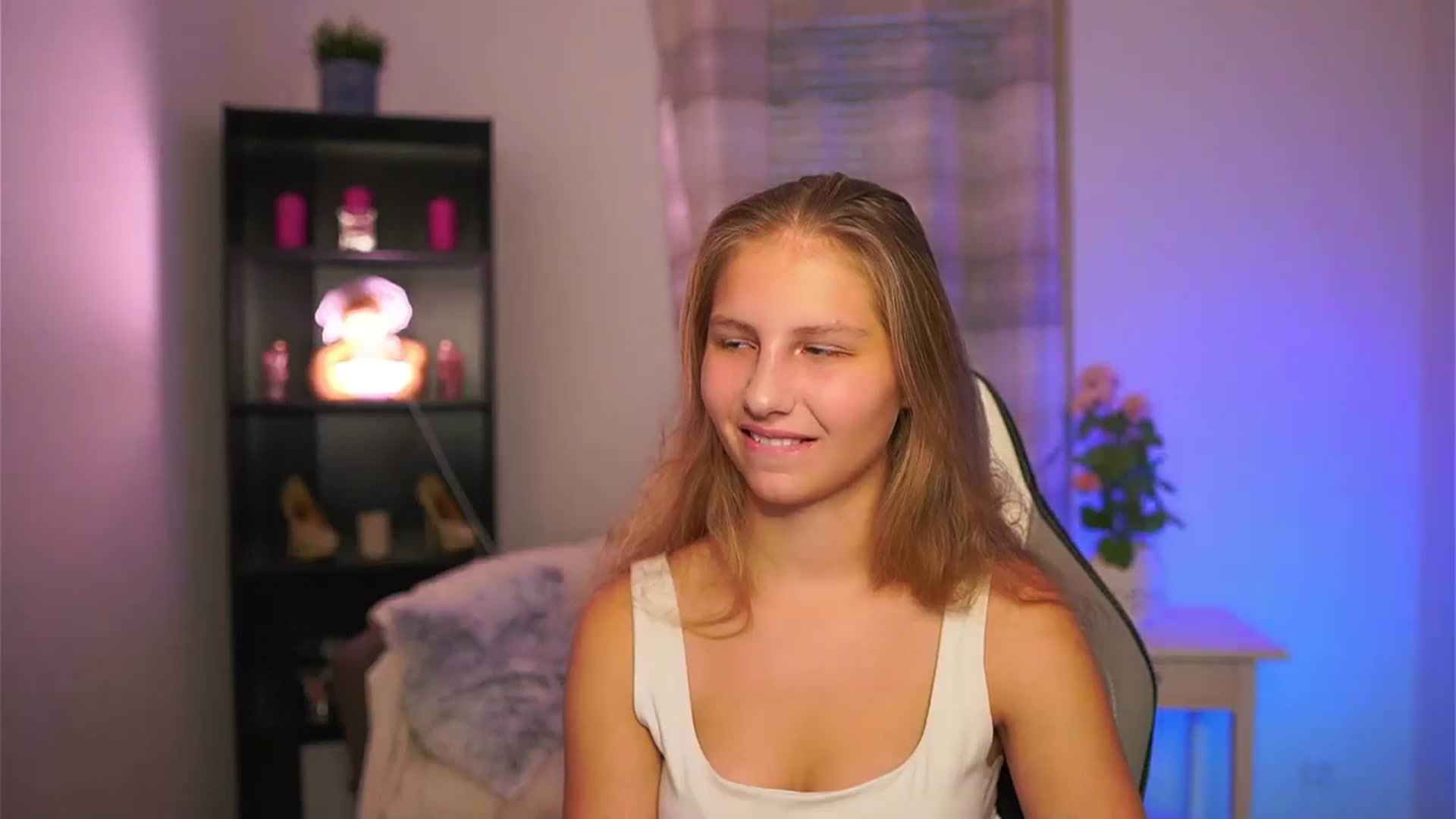 Gallery image thumbnail from Emmie_murray's myfreecams stream on, 12/10/2025, 15:29 image 4 of 20