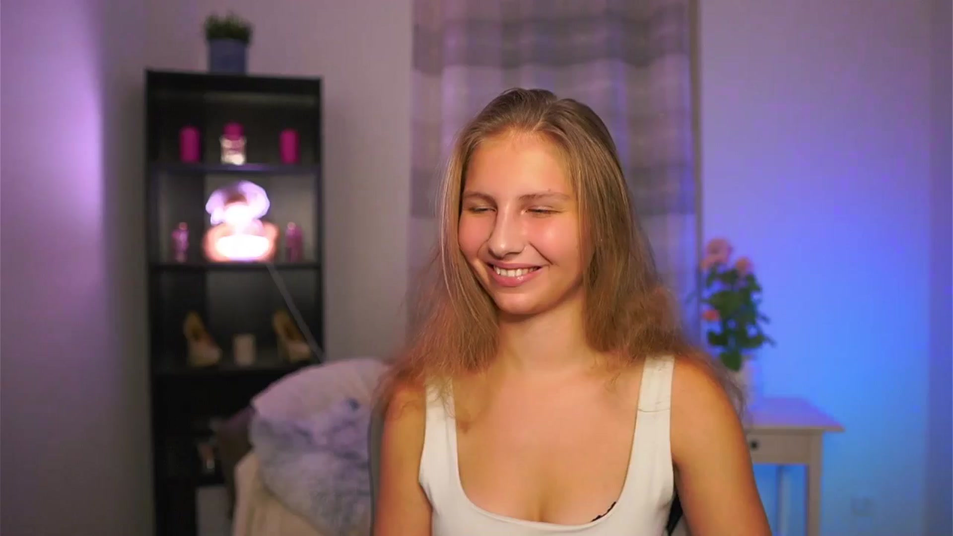 Gallery image thumbnail from Emmie_murray's myfreecams stream on, 12/10/2025, 18:59 image 1 of 20