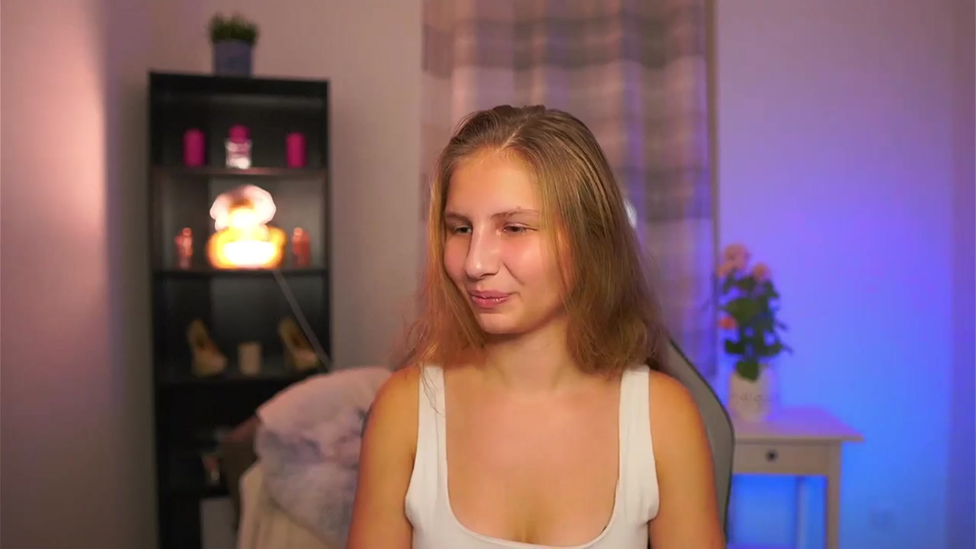 Gallery image thumbnail from Emmie_murray's myfreecams stream on, 12/10/2025, 18:59 image 15 of 20