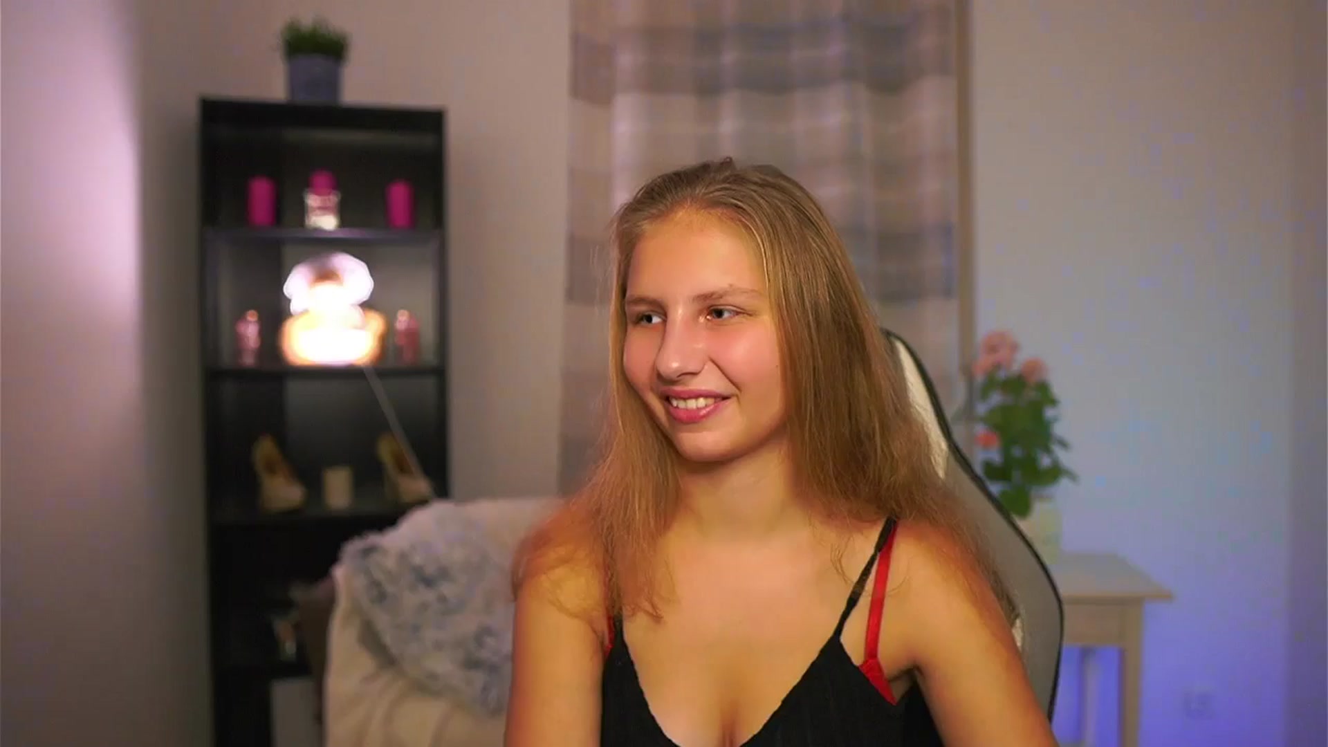 Gallery image thumbnail from Emmie_murray's myfreecams stream on, 12/11/2025, 15:06 image 12 of 20