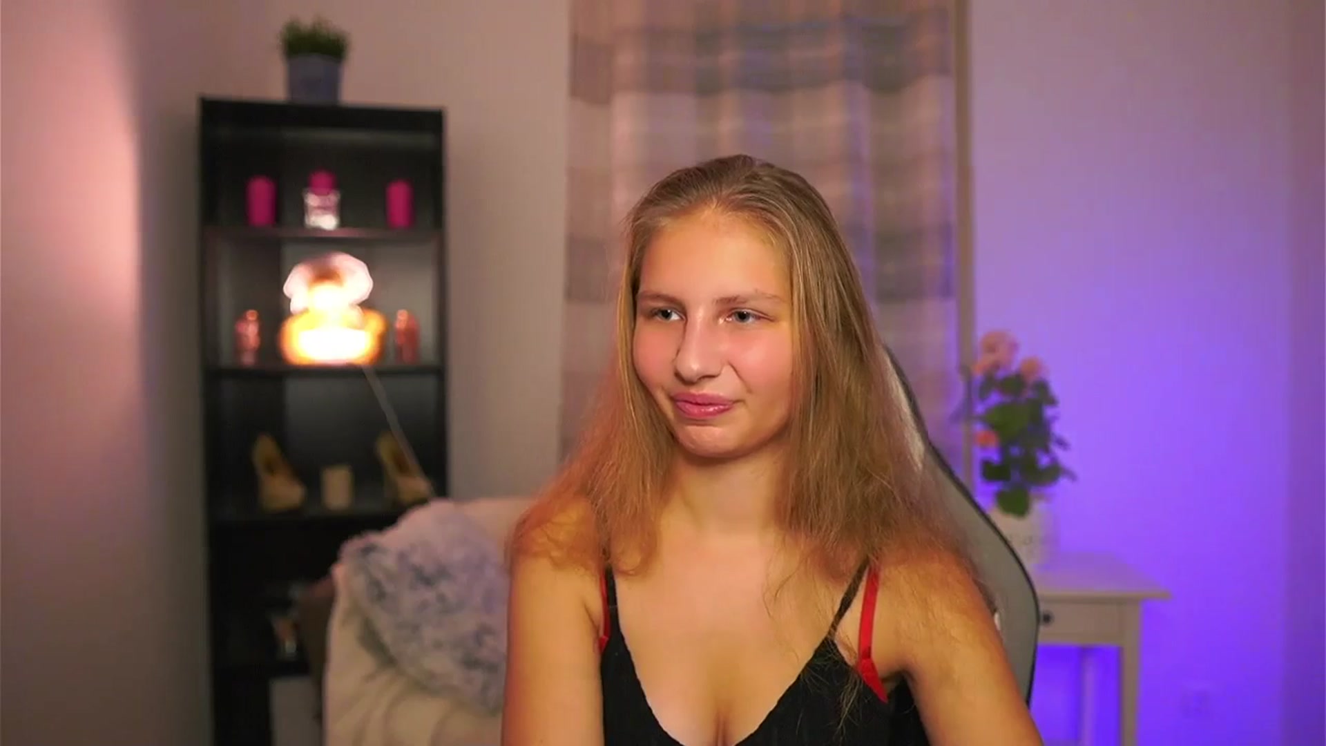 Gallery image thumbnail from Emmie_murray's myfreecams stream on, 12/11/2025, 15:06 image 10 of 20