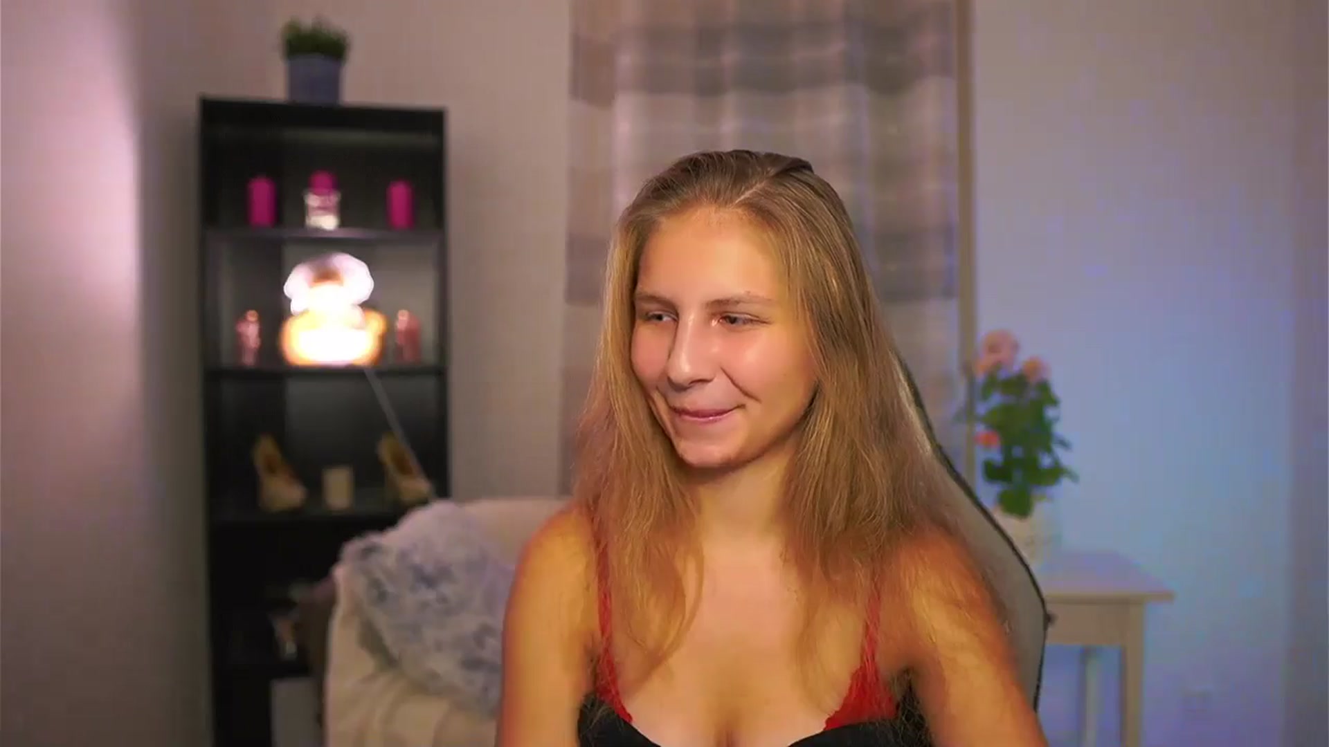 Gallery image thumbnail from Emmie_murray's myfreecams stream on, 12/11/2025, 17:07 image 7 of 20
