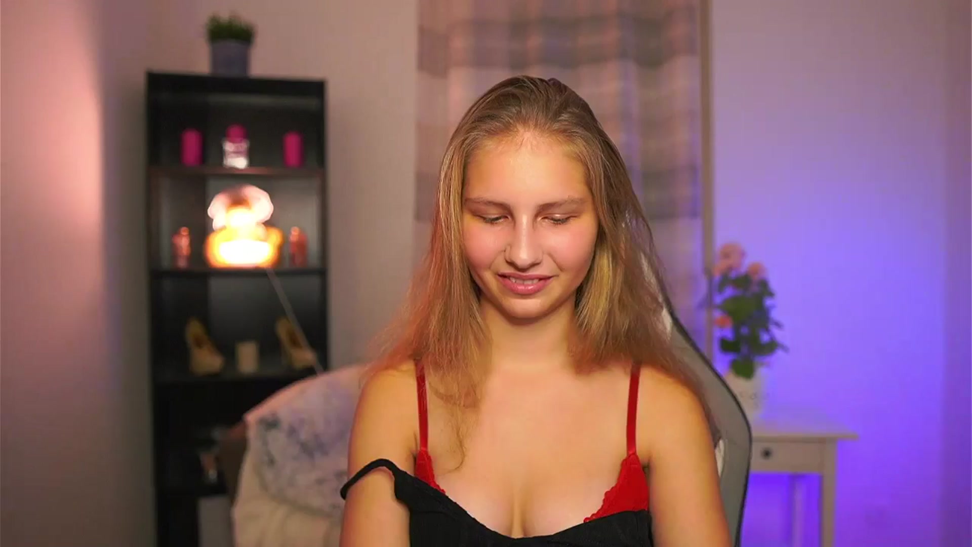 Gallery image thumbnail from Emmie_murray's myfreecams stream on, 12/11/2025, 18:20 image 7 of 20
