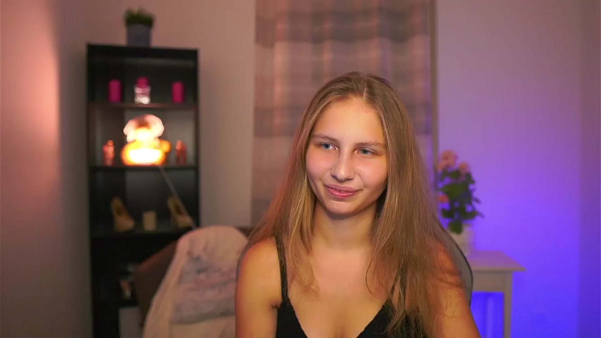 Gallery image thumbnail from Emmie_murray's myfreecams stream on, 12/12/2025, 23:01 image 1 of 20