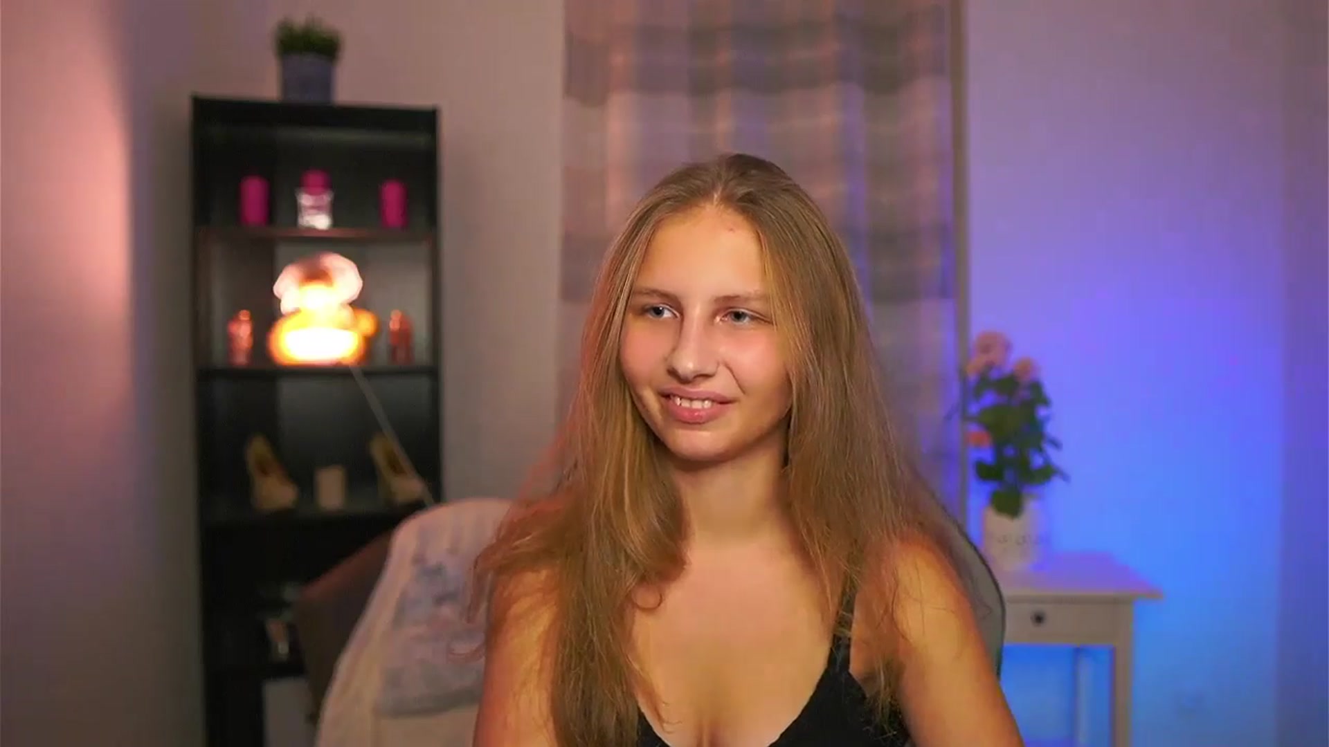 Gallery image thumbnail from Emmie_murray's myfreecams stream on, 12/12/2025, 23:01 image 5 of 20