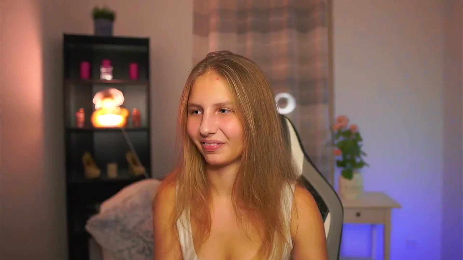 Gallery image thumbnail from Emmie_murray's myfreecams stream on, 12/13/2025, 21:37 image 7 of 20