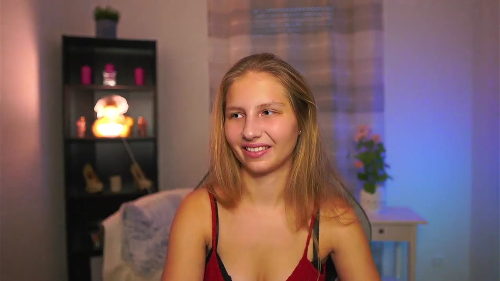 Gallery image thumbnail from Emmie_murray's myfreecams stream on, 12/17/2025, 14:46 image 16 of 20