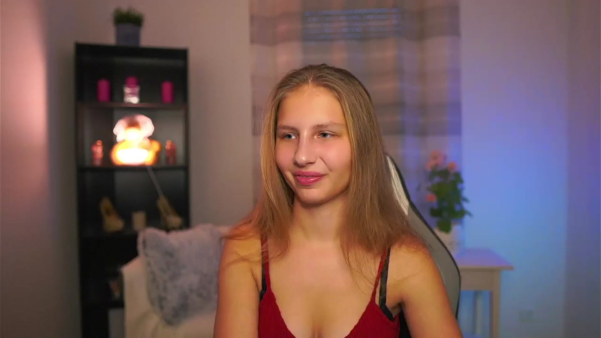 Gallery image thumbnail from Emmie_murray's myfreecams stream on, 12/17/2025, 14:46 image 11 of 20