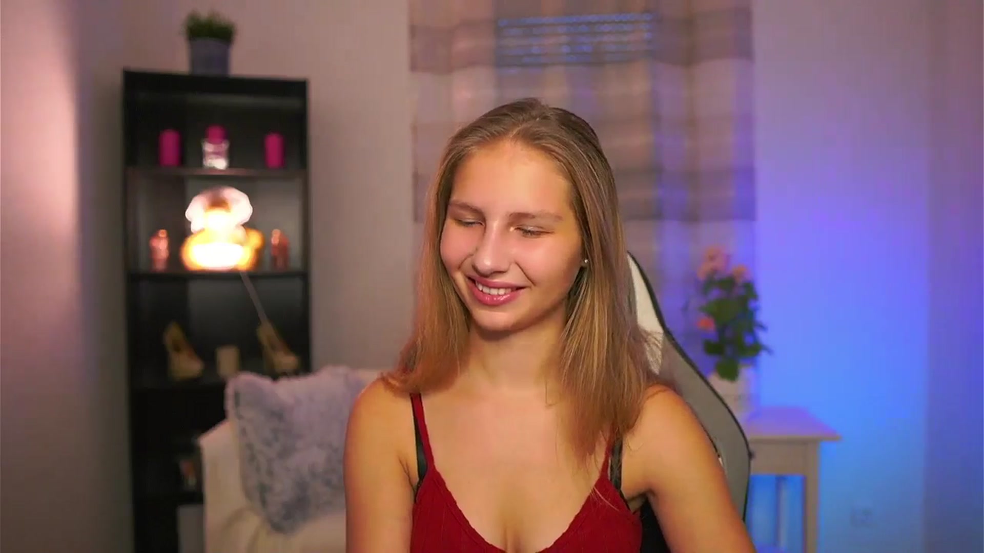 Gallery image thumbnail from Emmie_murray's myfreecams stream on, 12/17/2025, 14:46 image 8 of 20