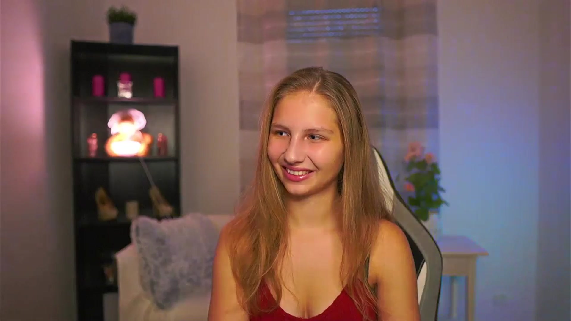 Gallery image thumbnail from Emmie_murray's myfreecams stream on, 12/17/2025, 14:46 image 5 of 20
