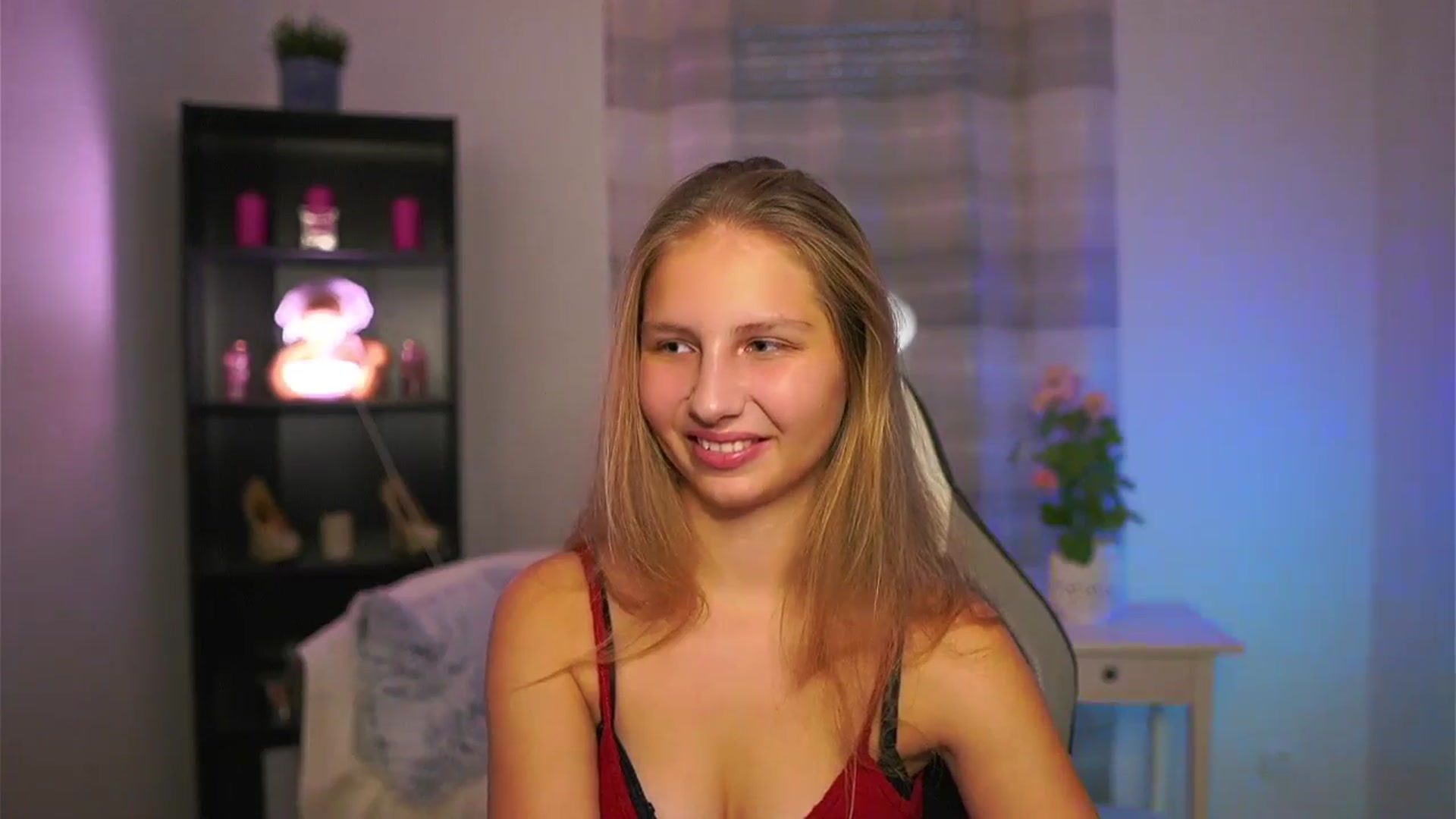 Gallery image thumbnail from Emmie_murray's myfreecams stream on, 12/17/2025, 14:46 image 19 of 20