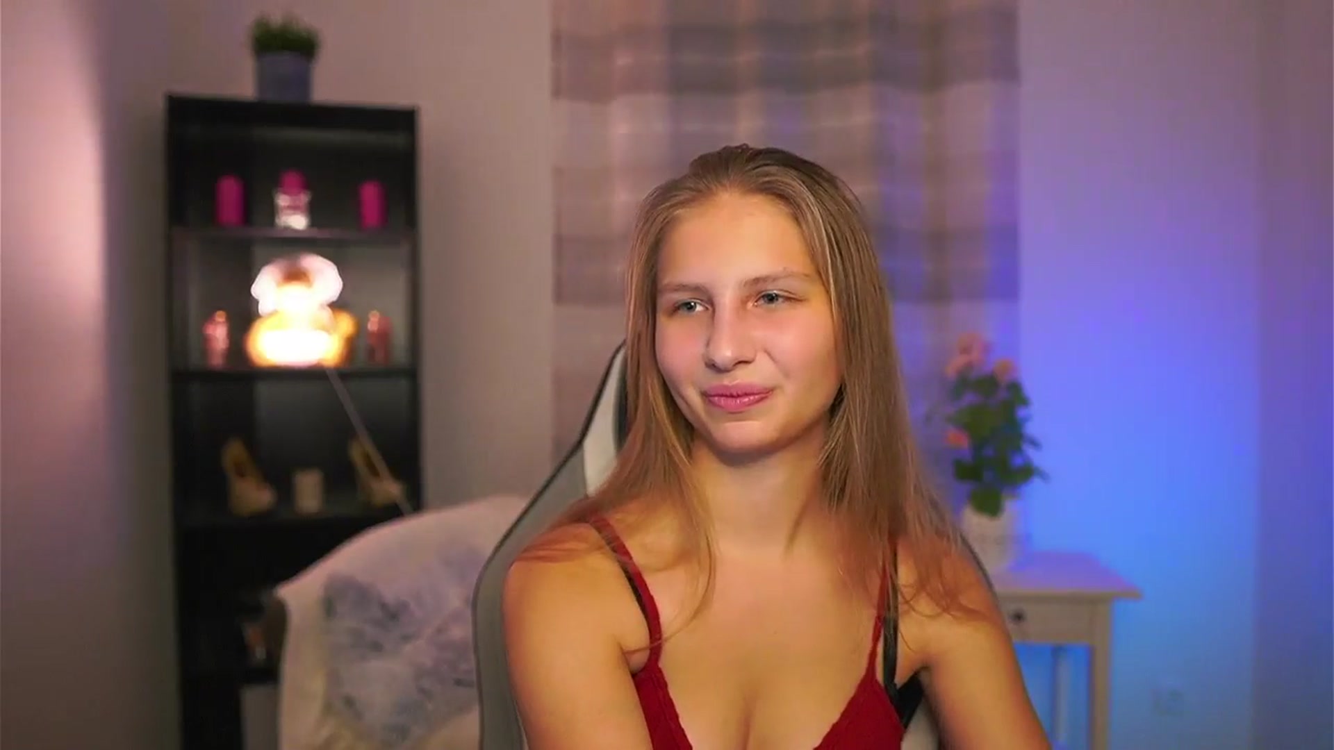 Gallery image thumbnail from Emmie_murray's myfreecams stream on, 12/17/2025, 15:39 image 3 of 20