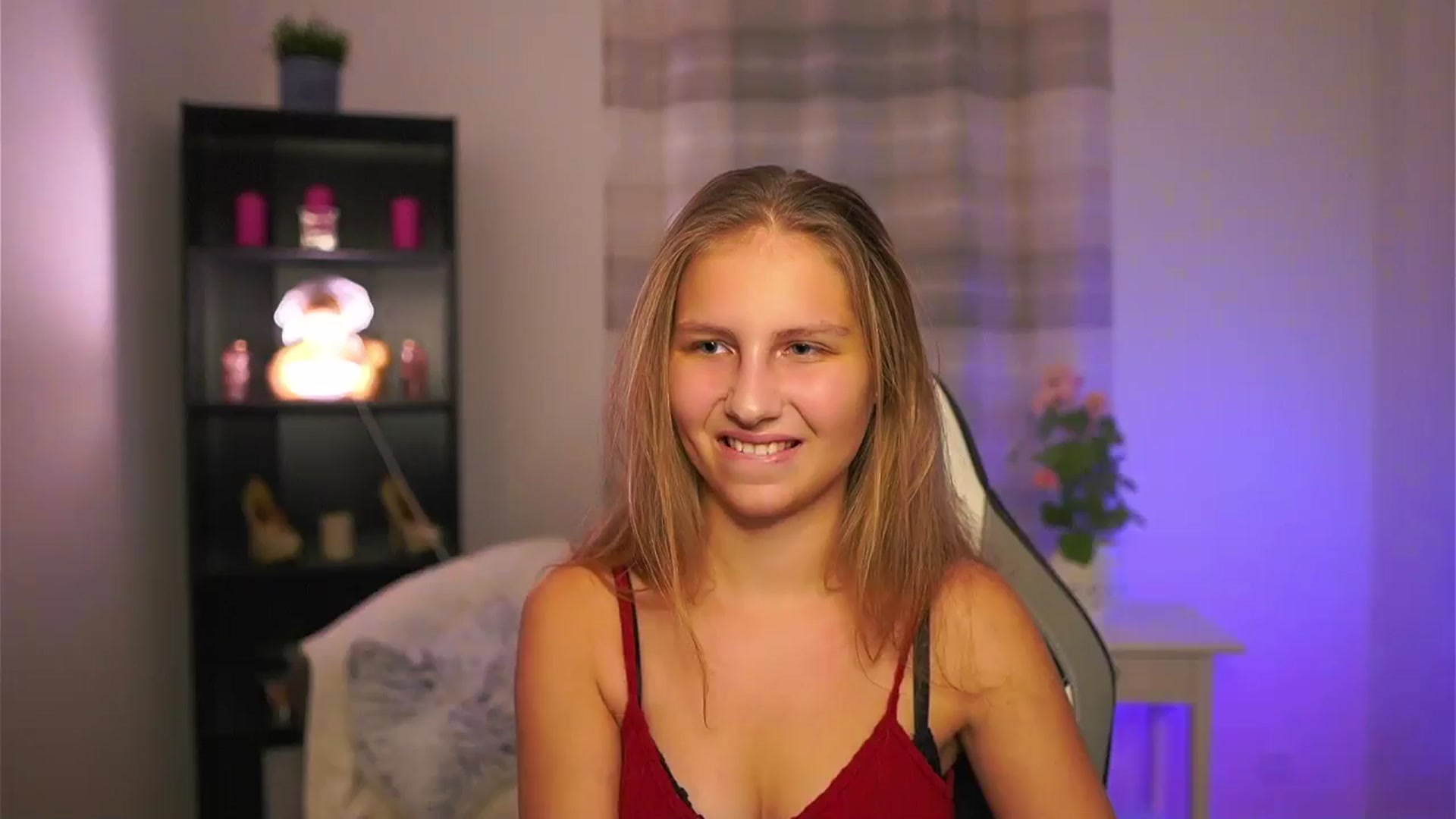 Gallery image thumbnail from Emmie_murray's myfreecams stream on, 12/17/2025, 17:21 image 1 of 20