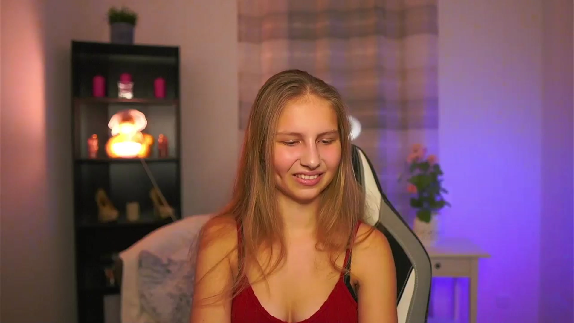 Gallery image thumbnail from Emmie_murray's myfreecams stream on, 12/17/2025, 17:21 image 15 of 20